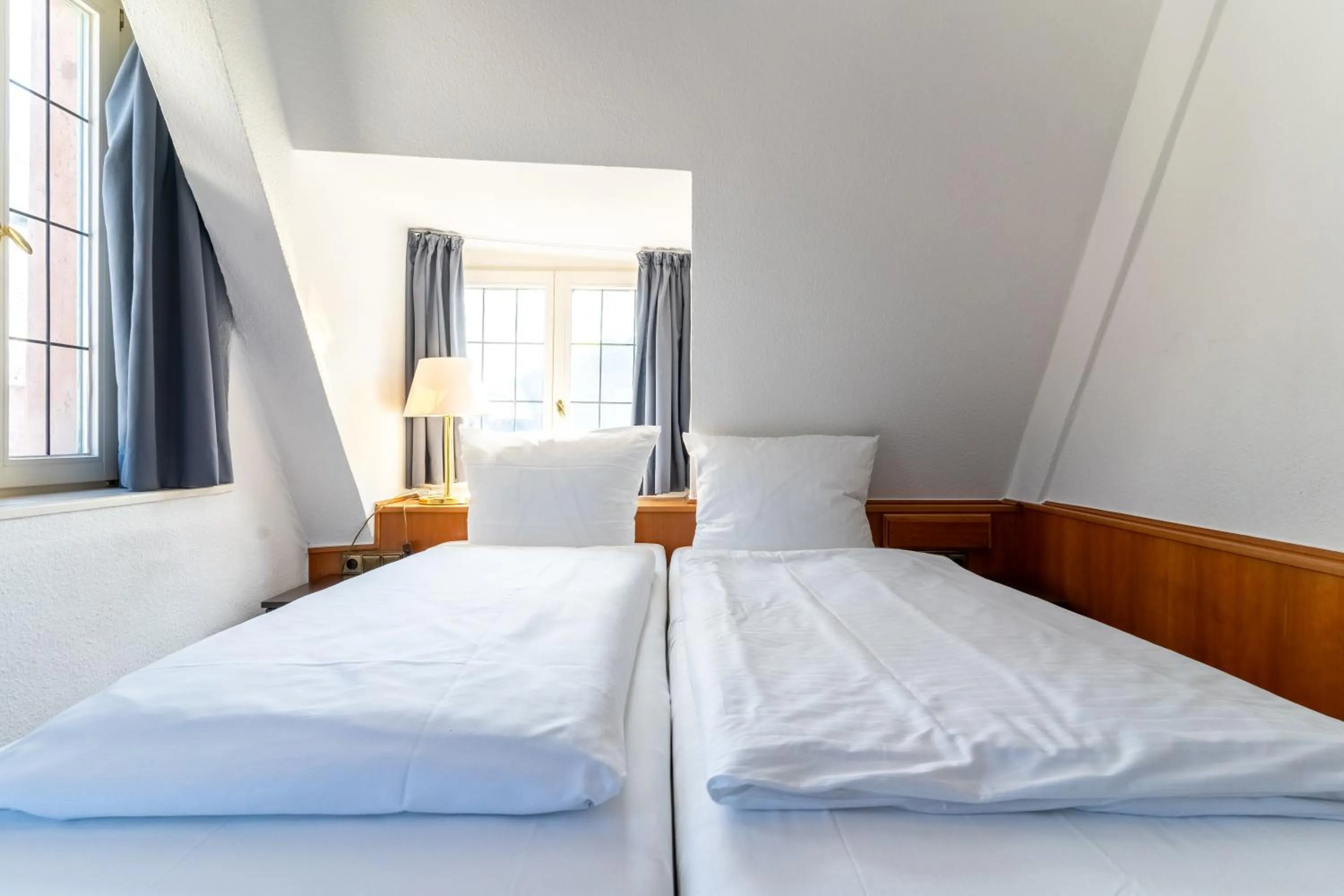 Bed in Hotel zum Ritter St Georg - Oldest Residential Building in Heidelberg since 1592