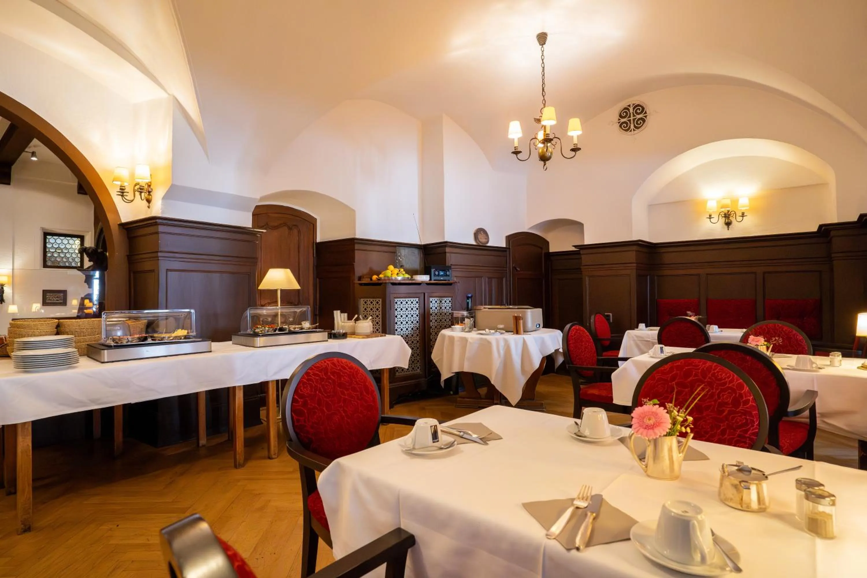 Restaurant/places to eat in Hotel zum Ritter St Georg - Oldest Residential Building in Heidelberg since 1592