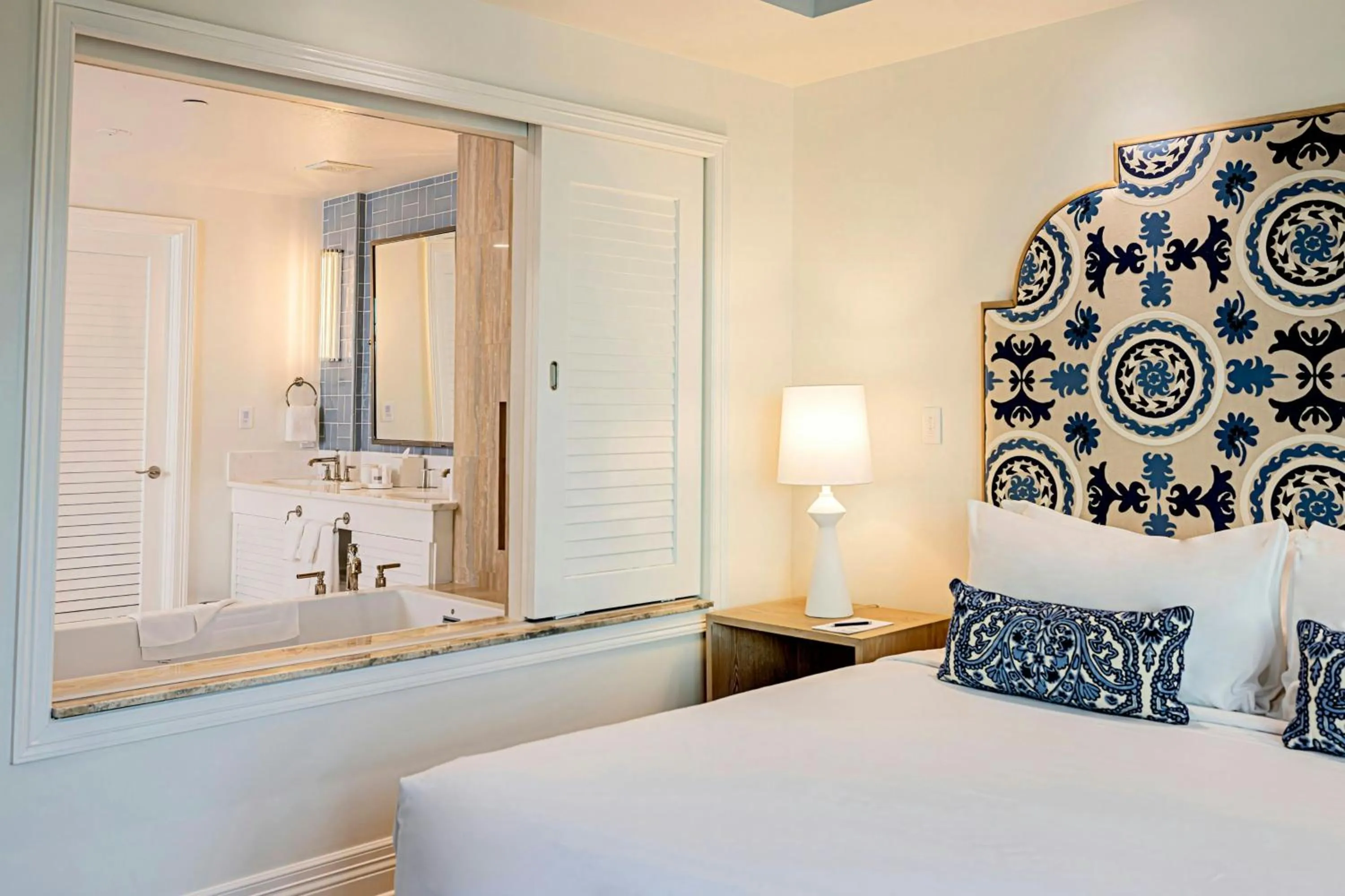Bedroom, Bed in The Seagate Hotel, Golf & Beach Club, Autograph Collection
