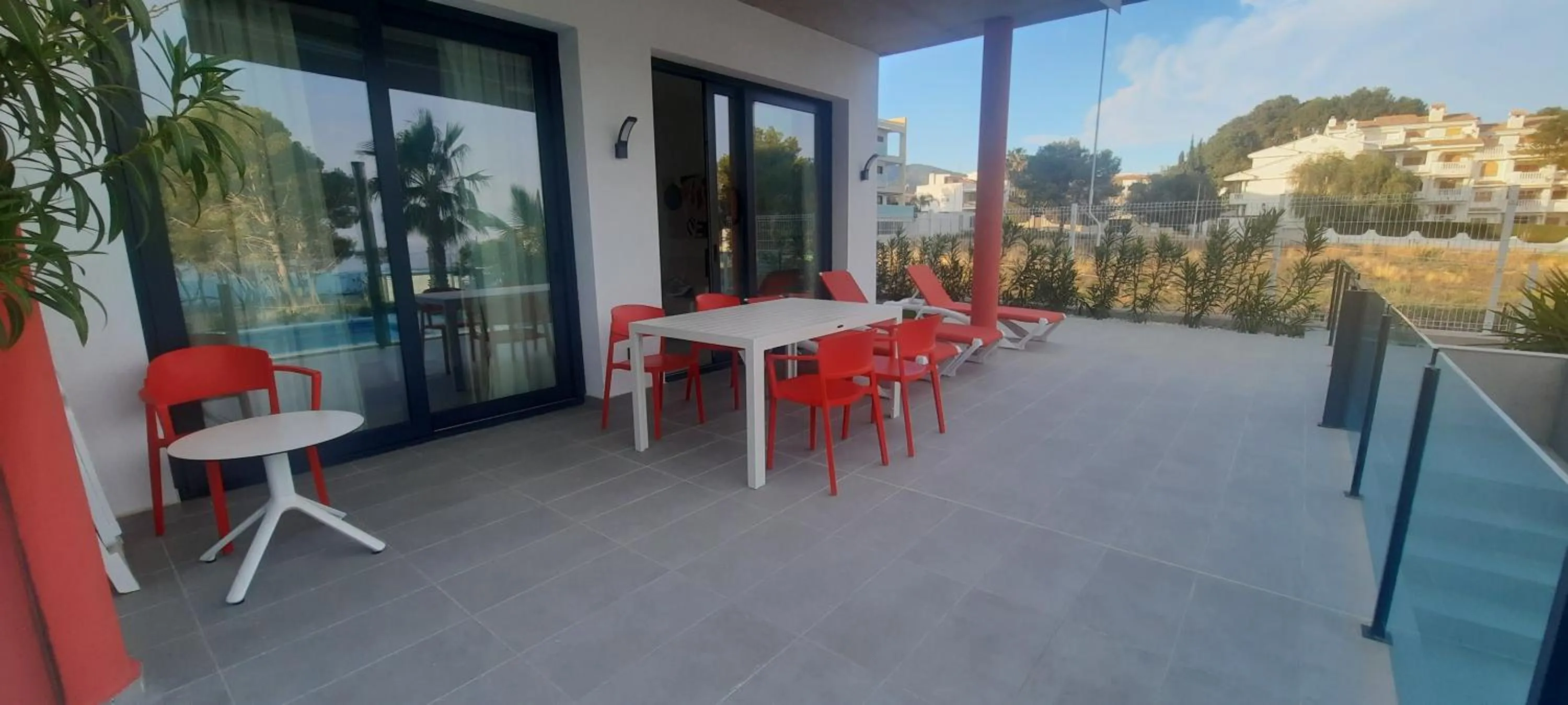 AZAHAR BEACH Red Apartments & Spa