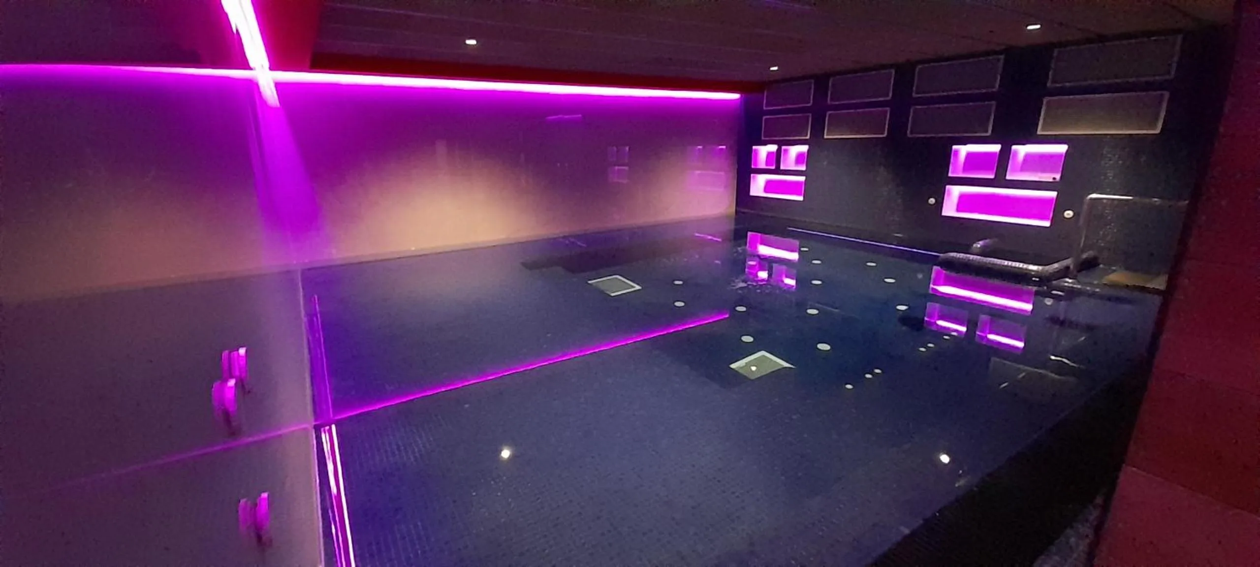 Spa and wellness centre/facilities in AZAHAR BEACH Red Apartments & Spa