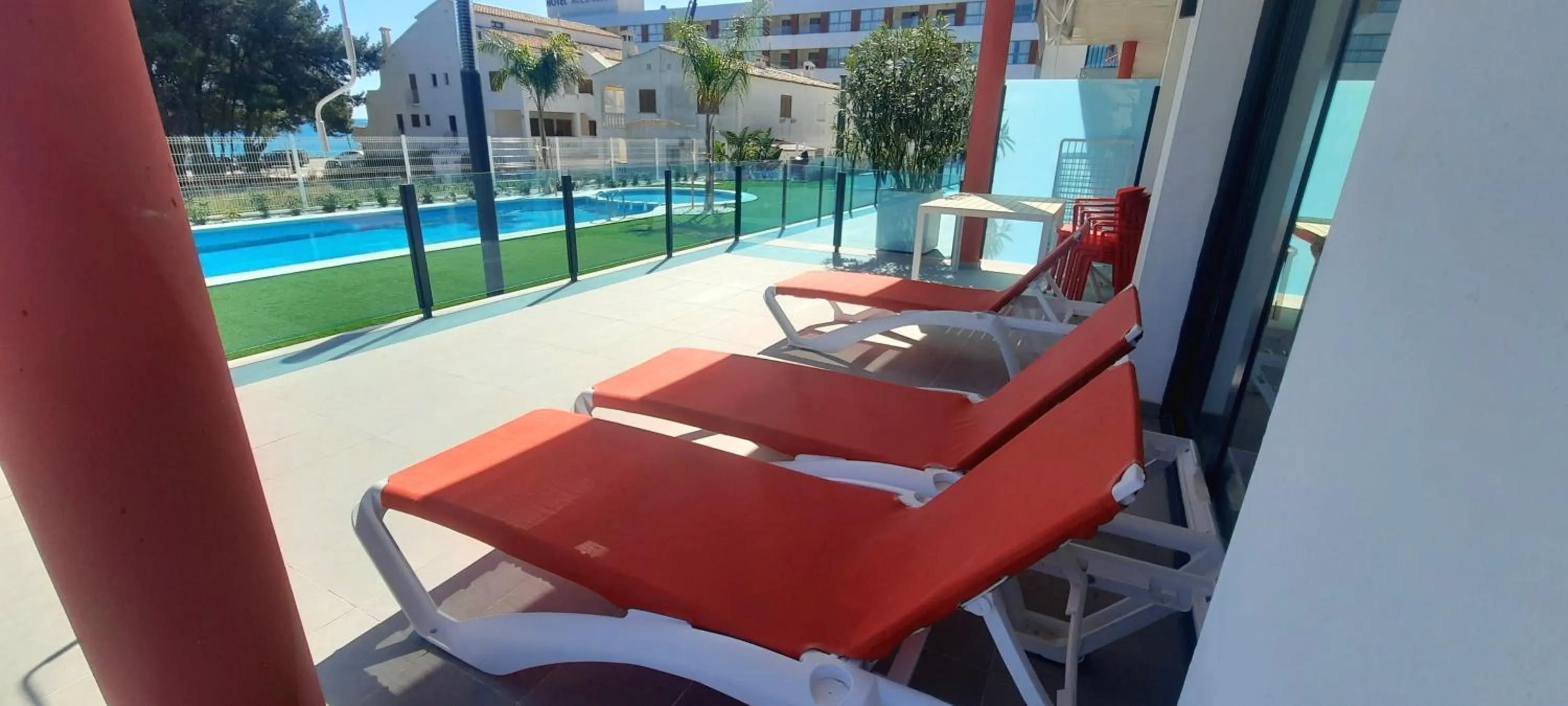 AZAHAR BEACH Red Apartments & Spa