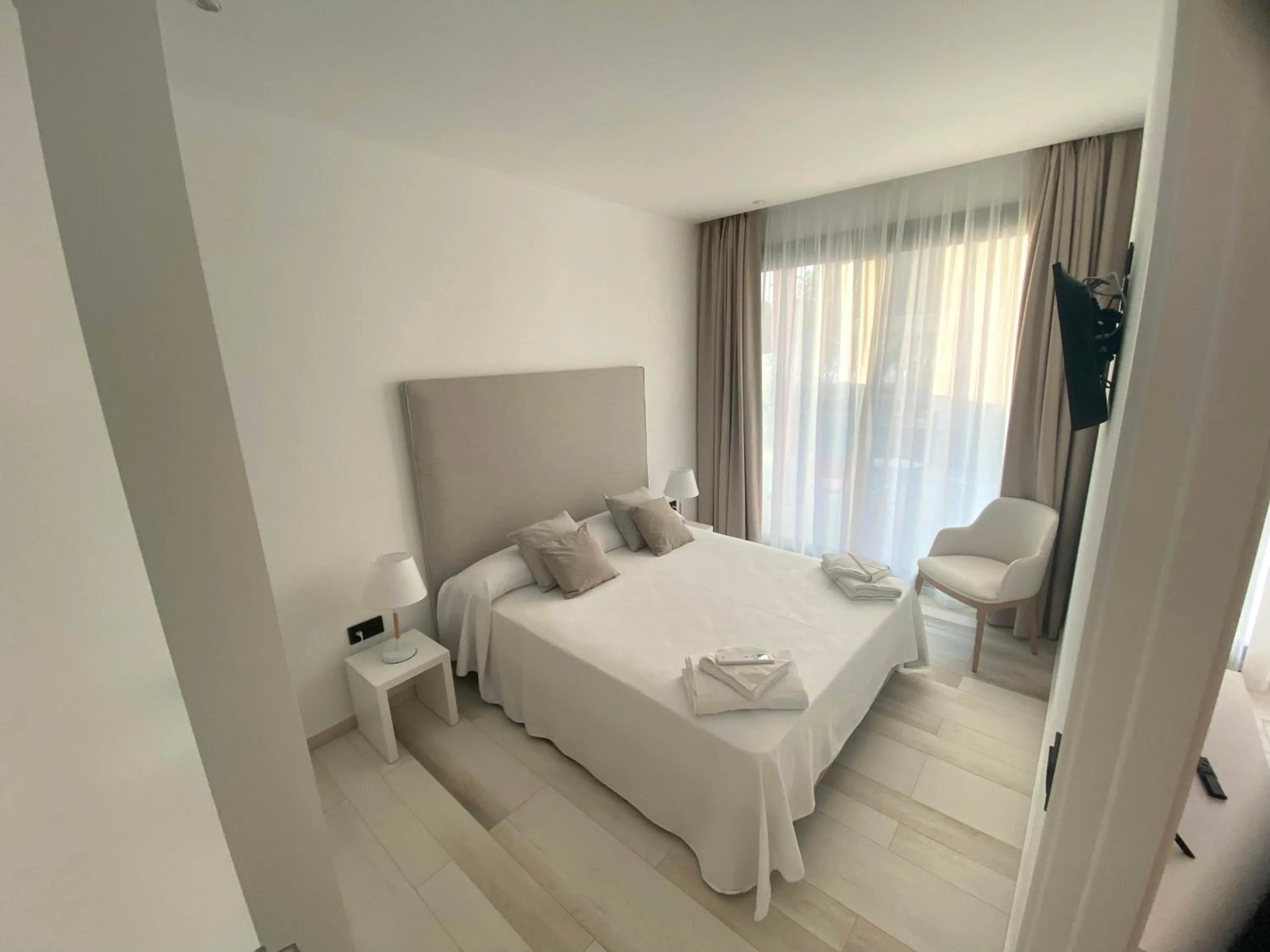 Bedroom, Bed in AZAHAR BEACH Red Apartments & Spa