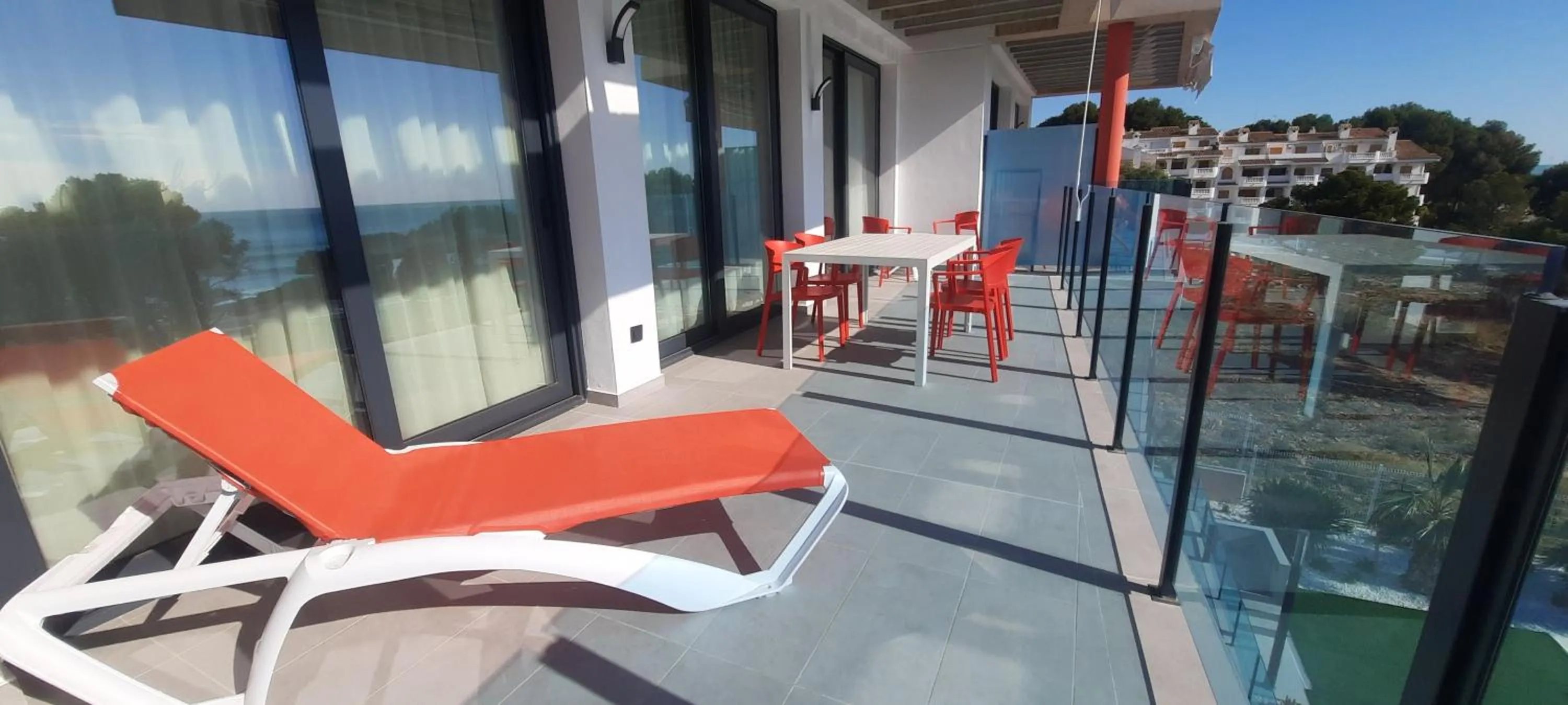 AZAHAR BEACH Red Apartments & Spa