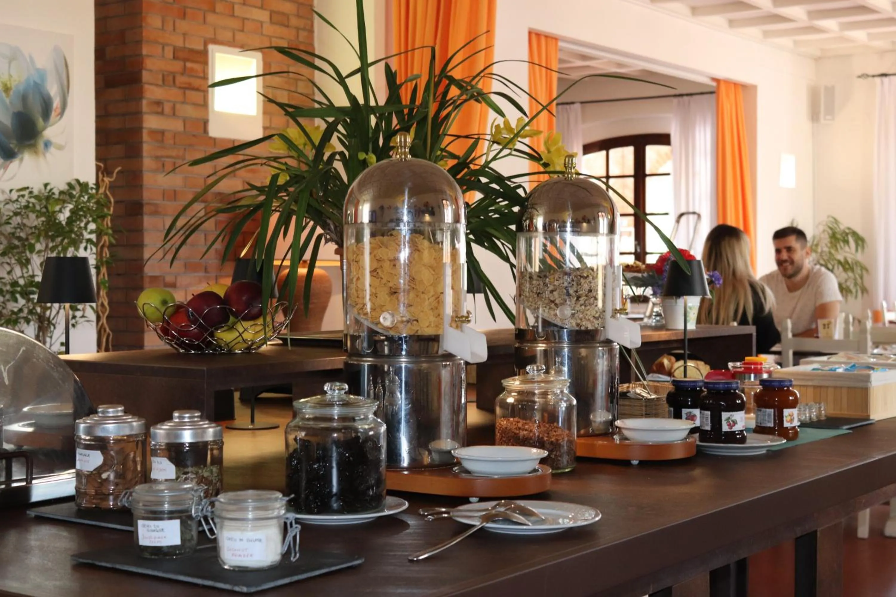 Restaurant/places to eat in Hotel Le Renaie