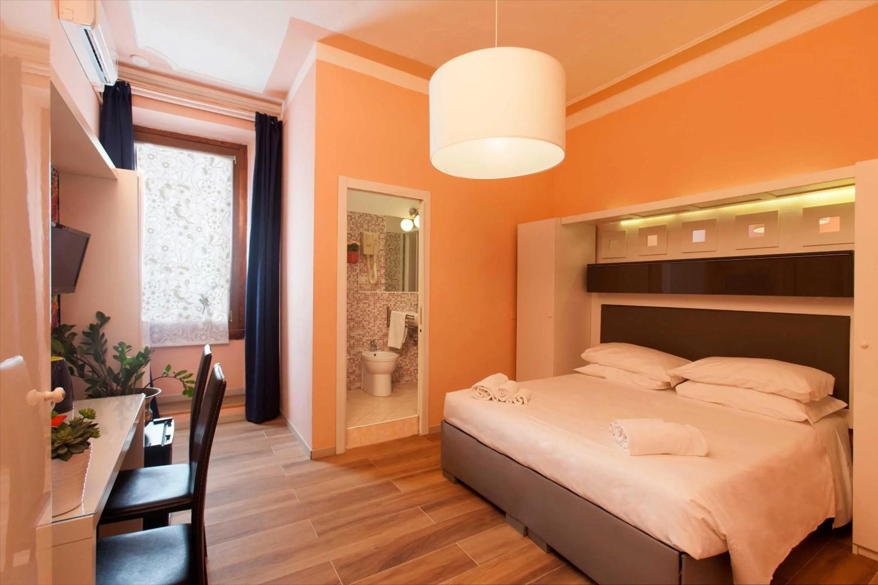 Bathroom, Bed in Hotel Jolì