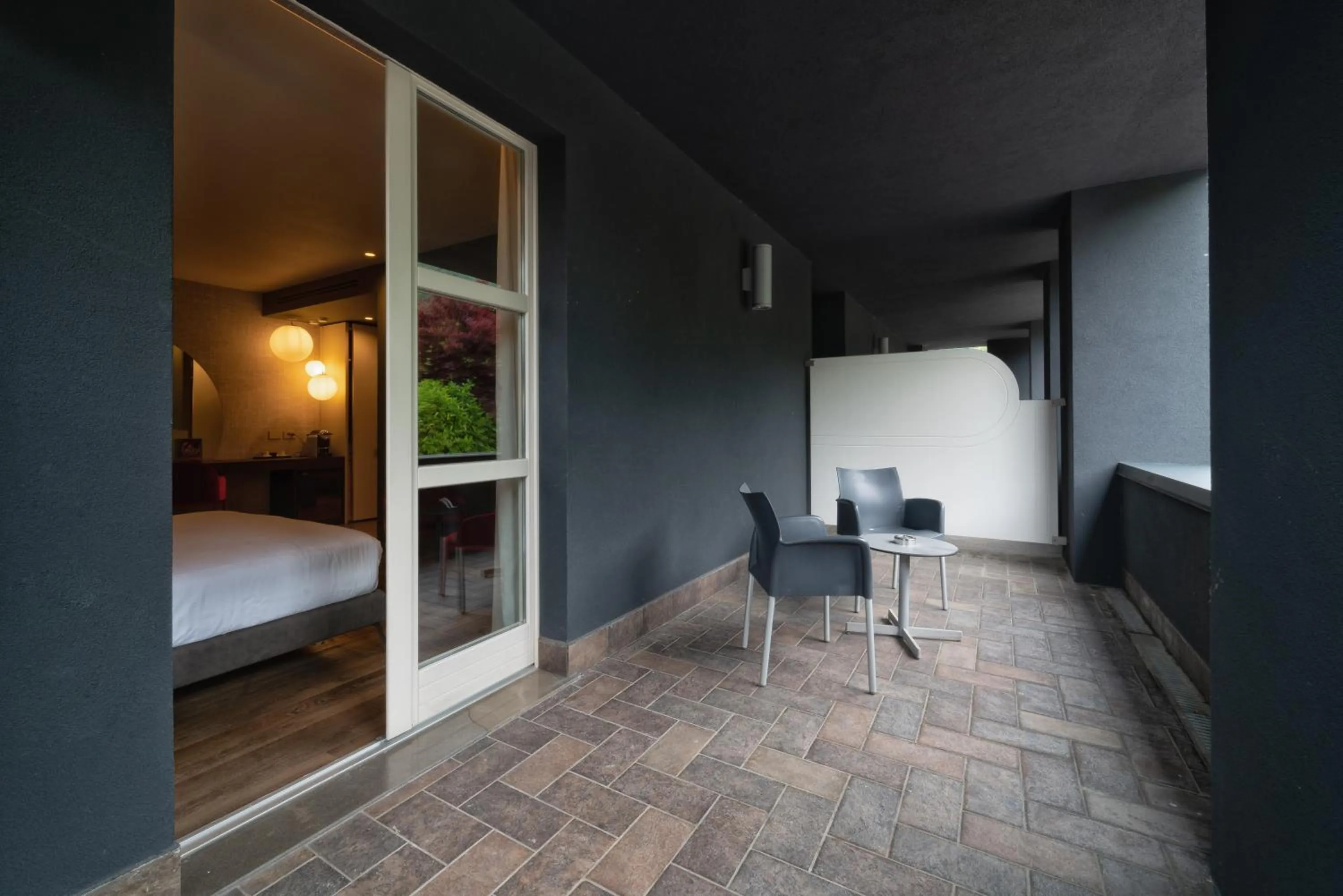 Balcony/Terrace, Bed in Phi Hotel Piajo