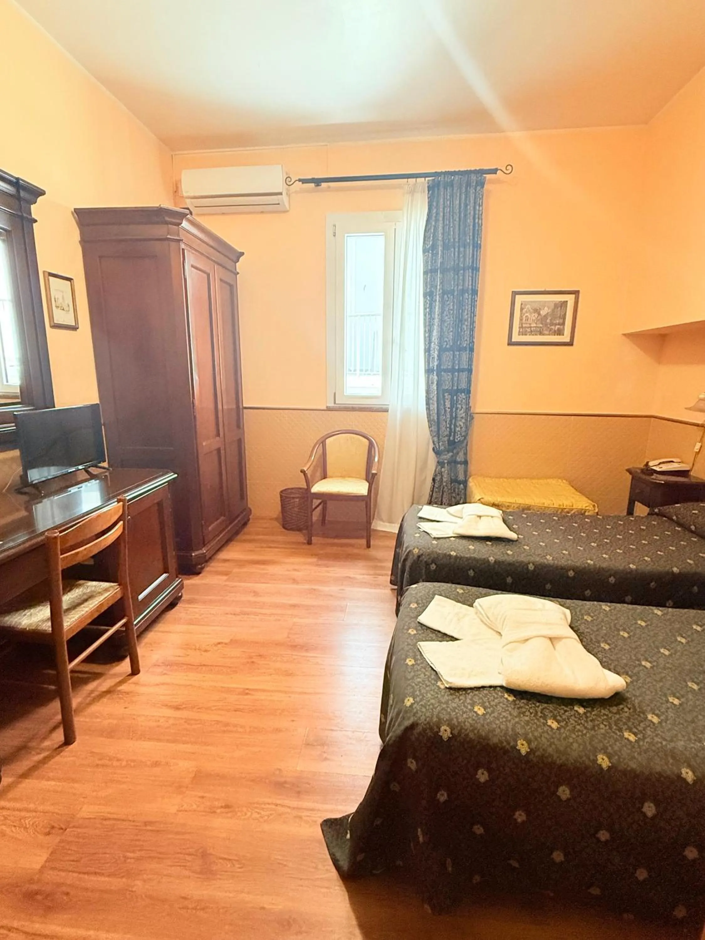 Photo of the whole room, Bed in Hotel Archimede Ortigia