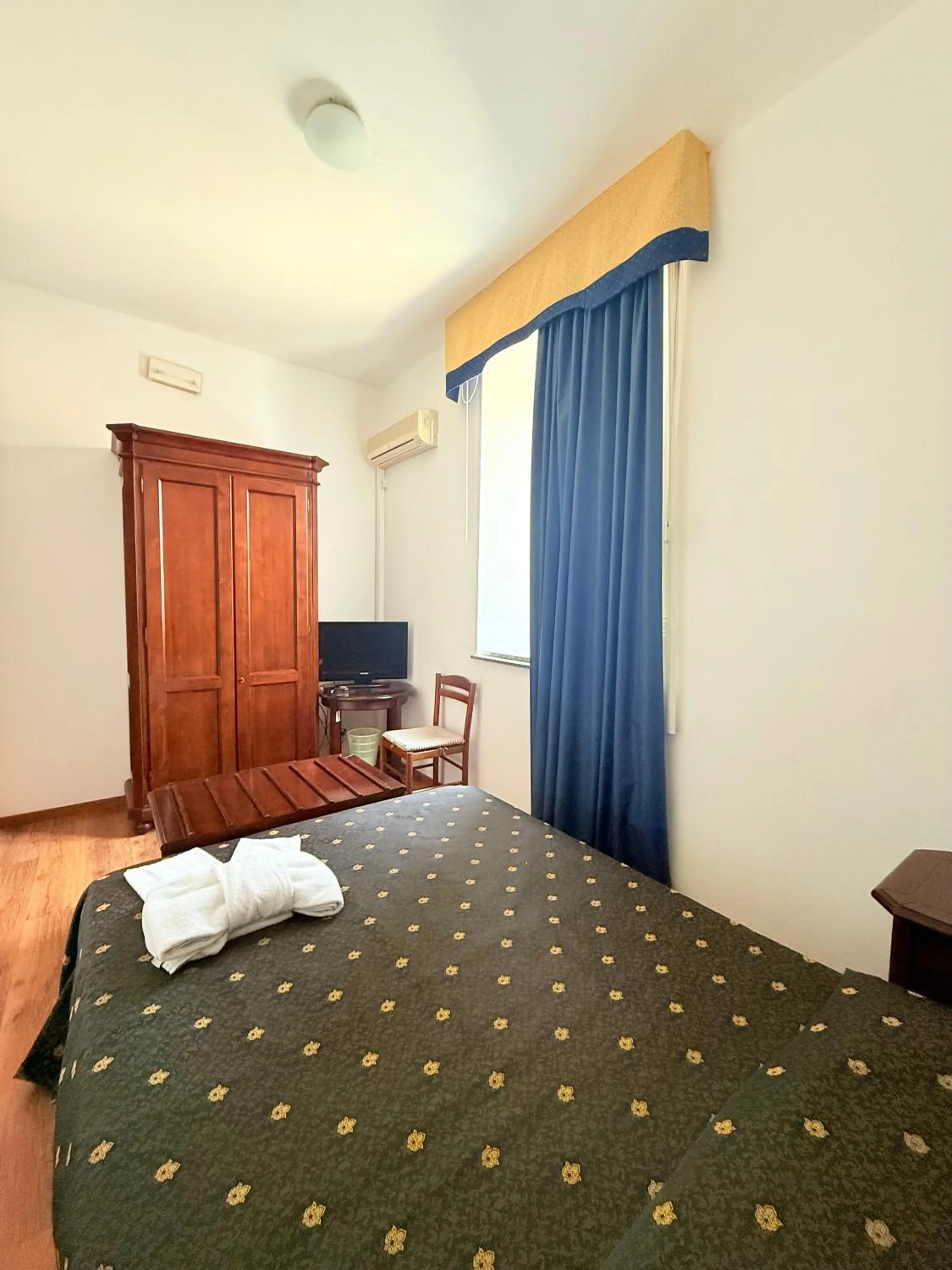 Photo of the whole room, Bed in Hotel Archimede Ortigia
