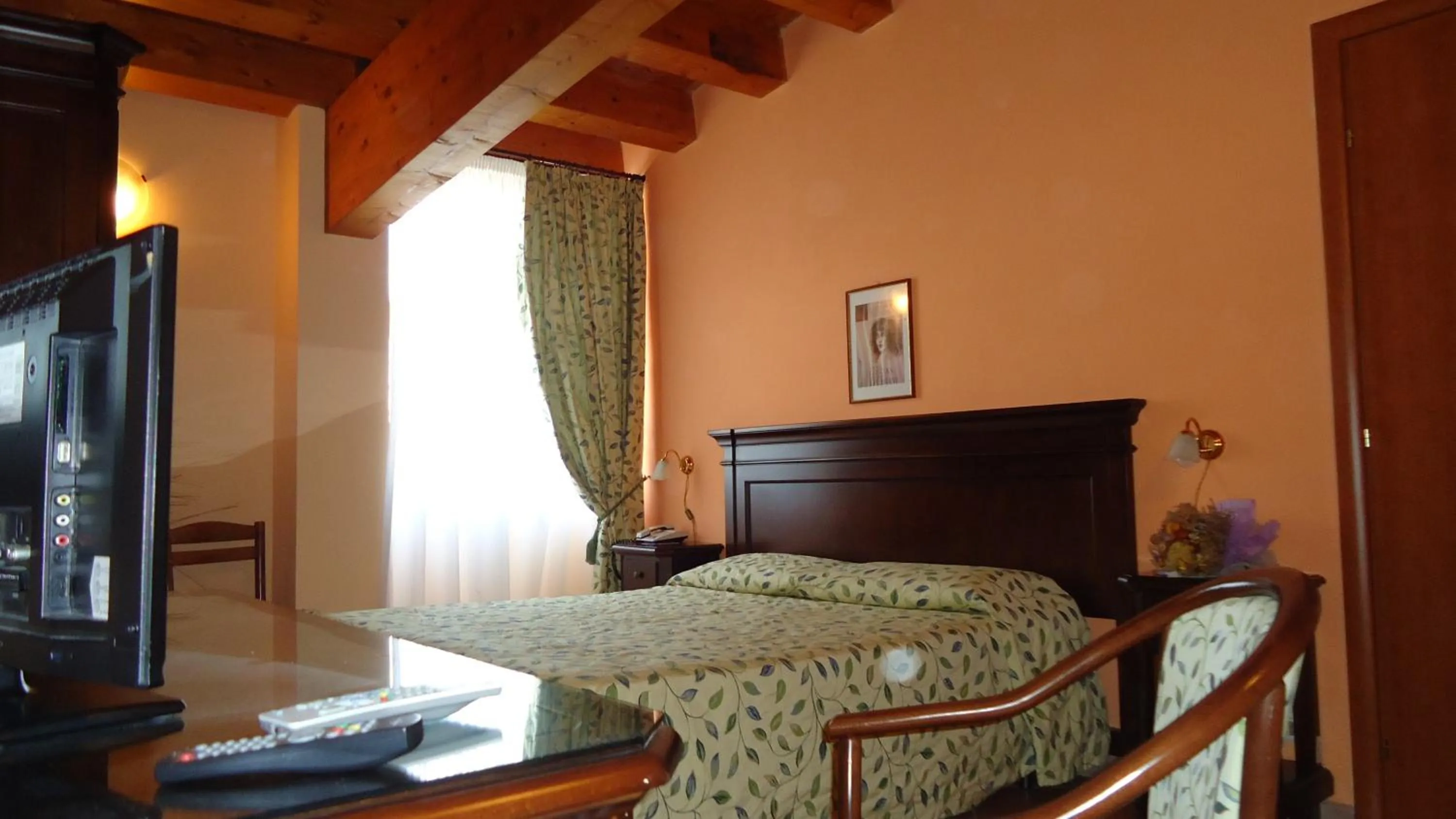 Photo of the whole room in Hotel Archimede Ortigia
