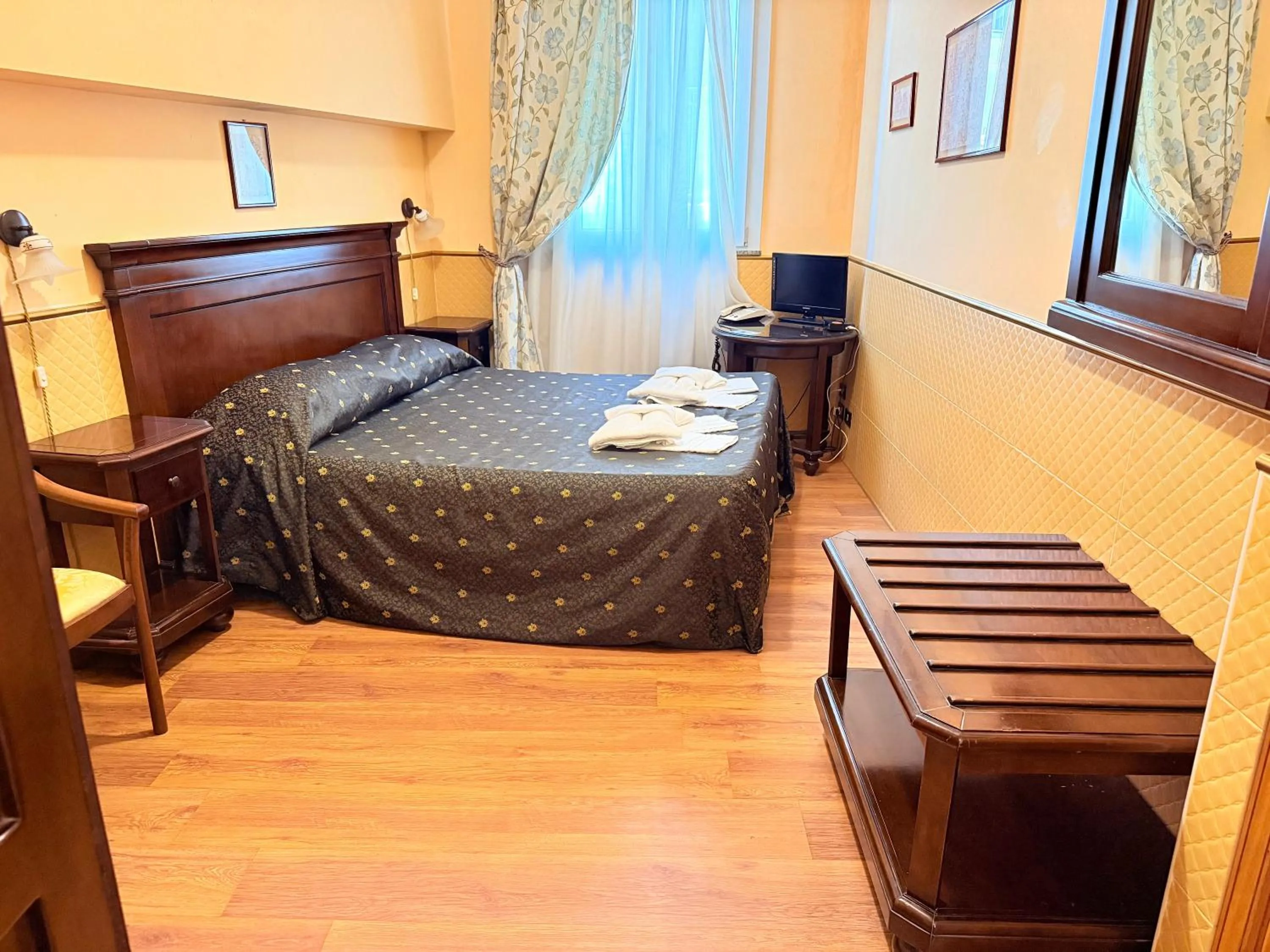 Photo of the whole room, Bed in Hotel Archimede Ortigia