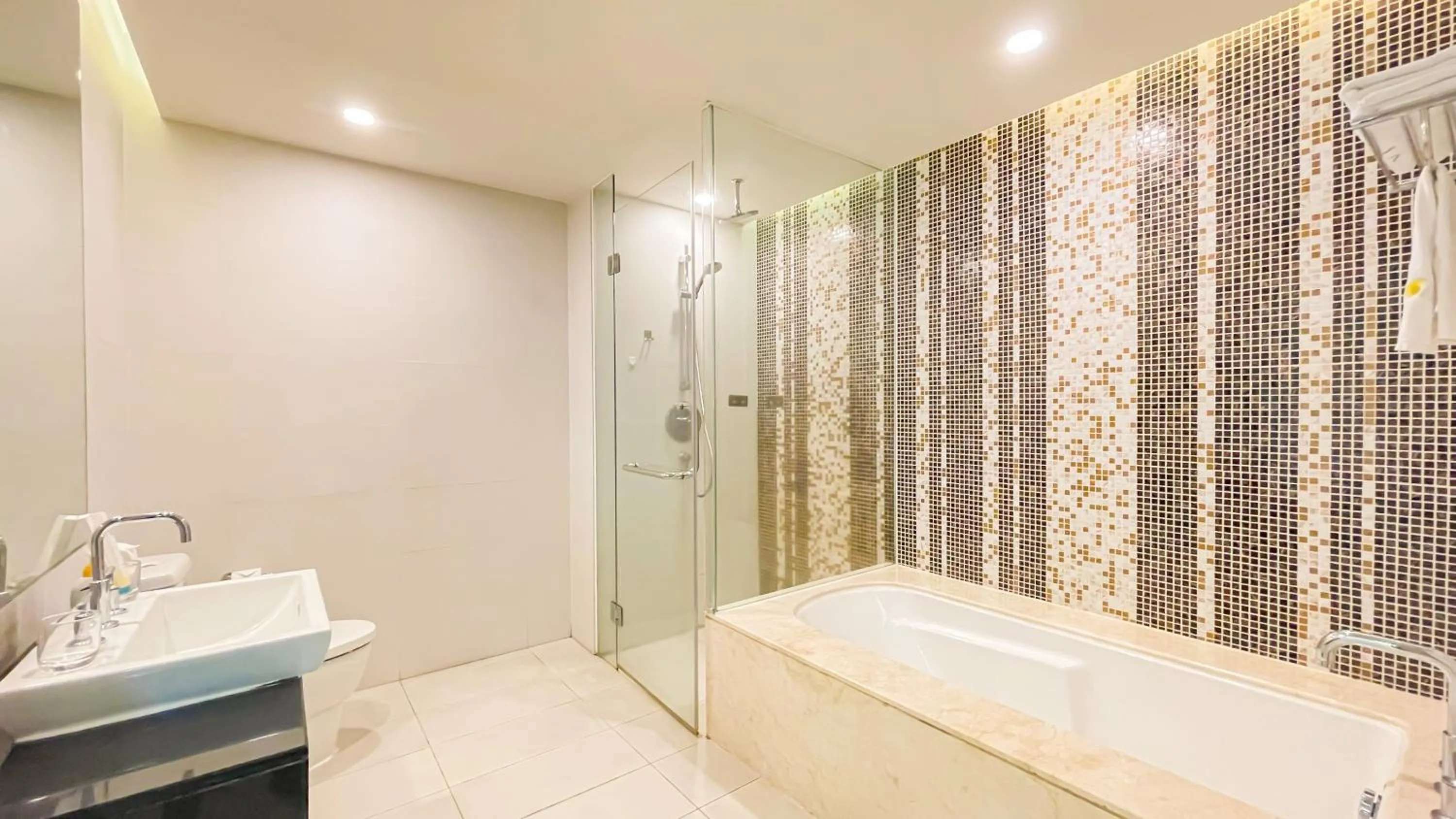 Shower in The Sea Luxury Nha Trang Apartment