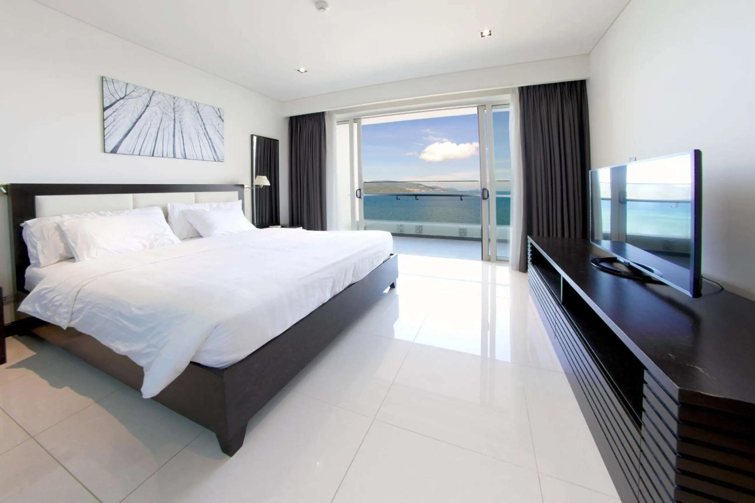 TV and multimedia, Bed in The Sea Luxury Nha Trang Apartment