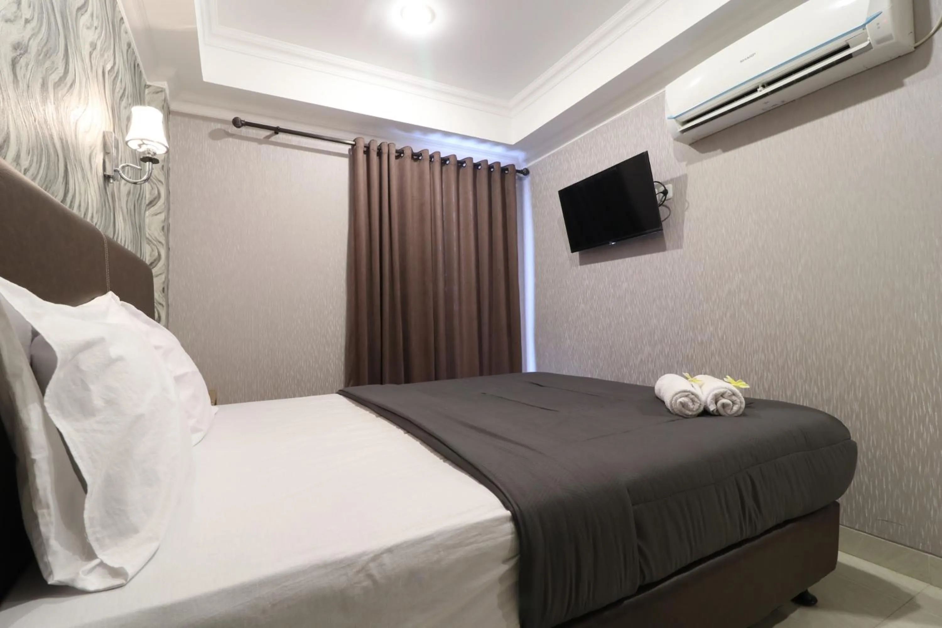 Bed in Flamenco Urban Living