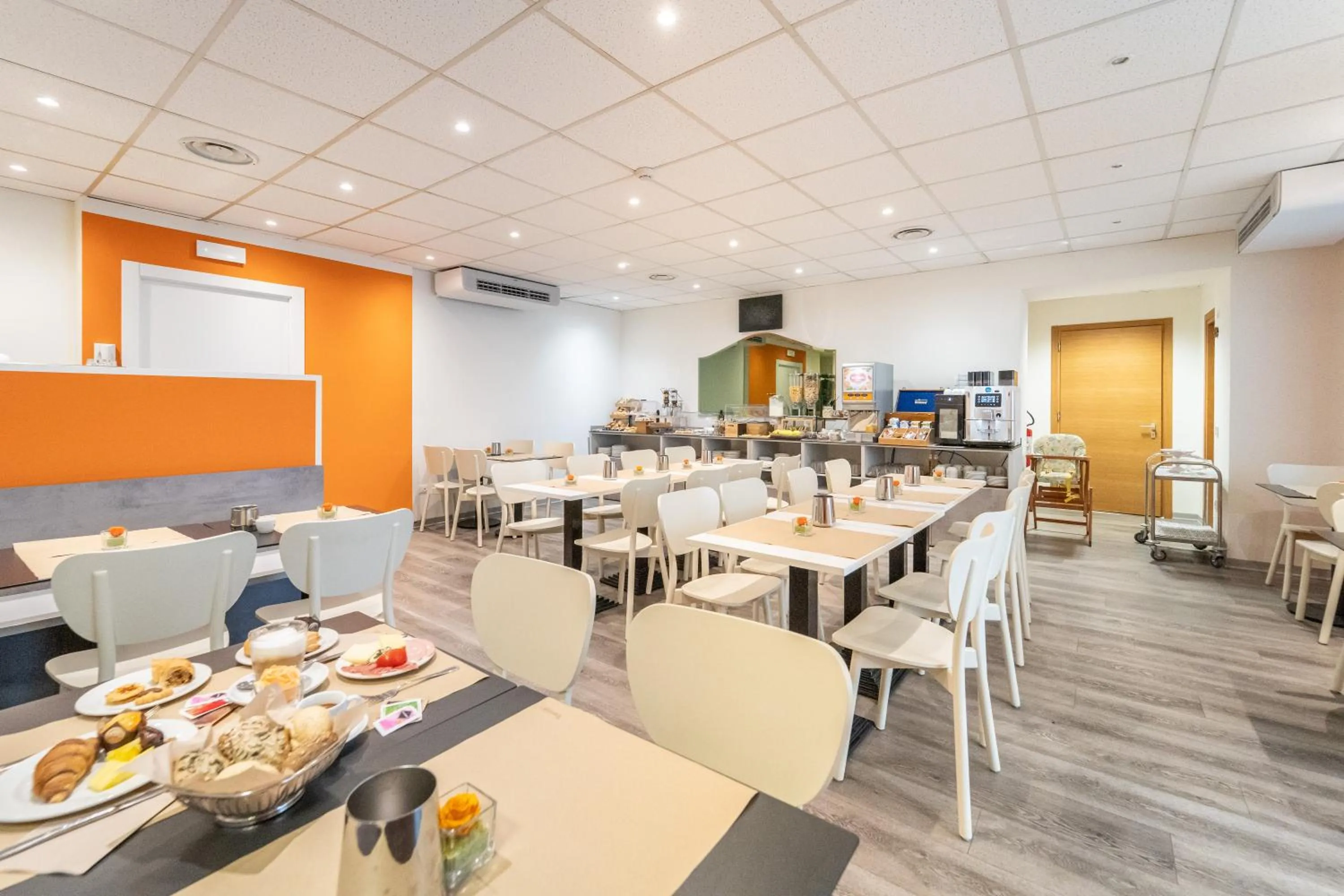 Restaurant/places to eat in Hotel Italia