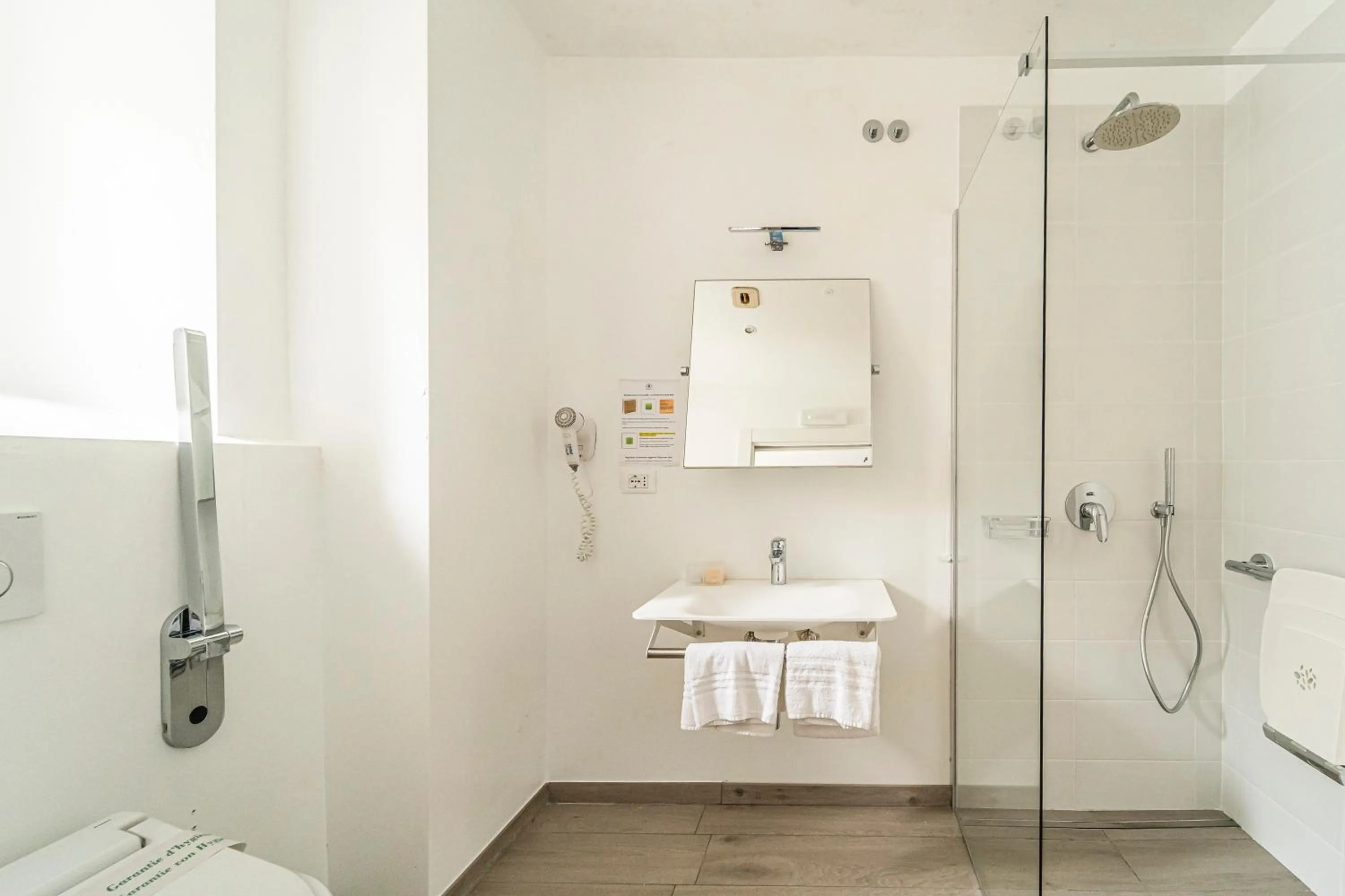 Shower in Hotel Italia