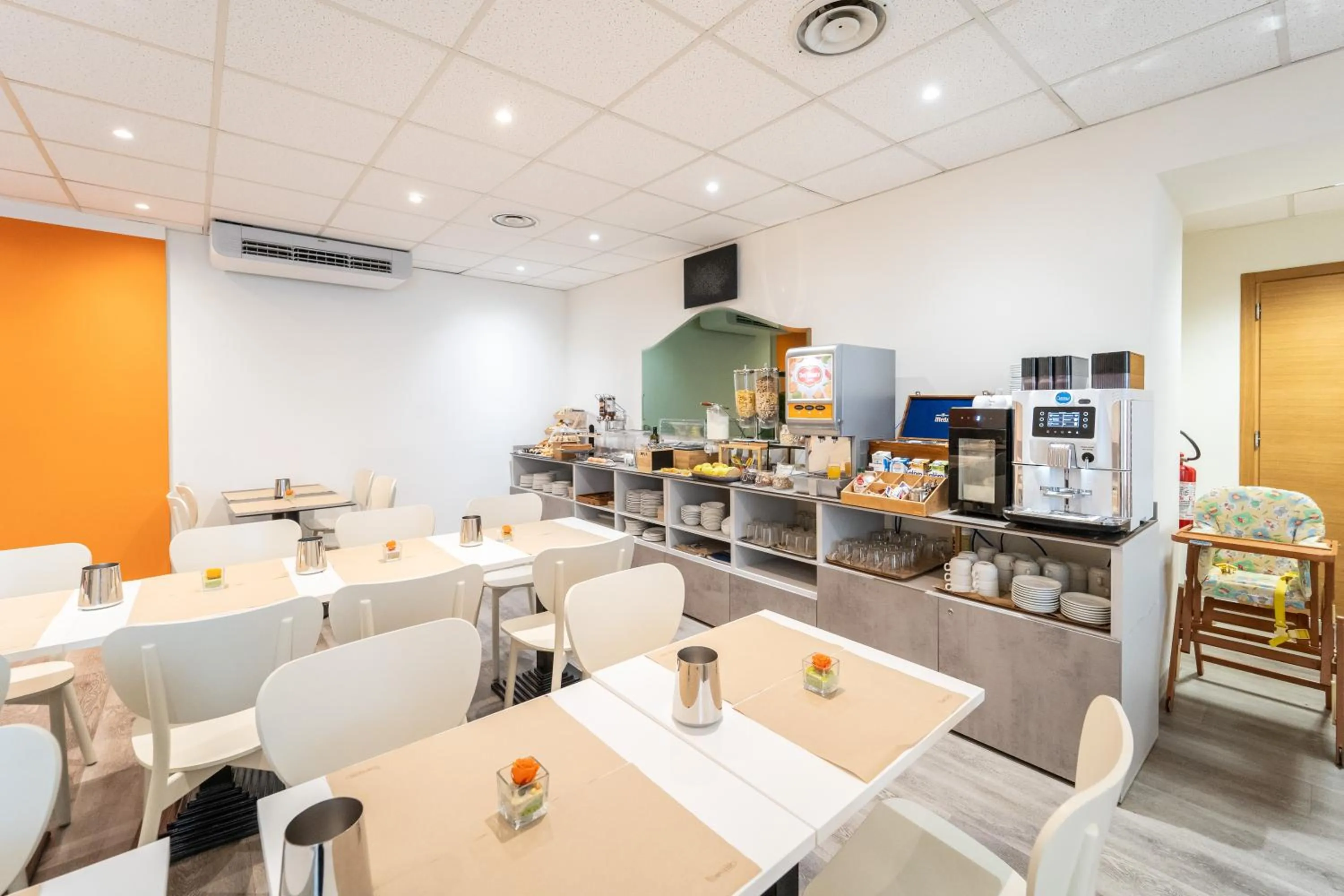 Restaurant/places to eat in Hotel Italia