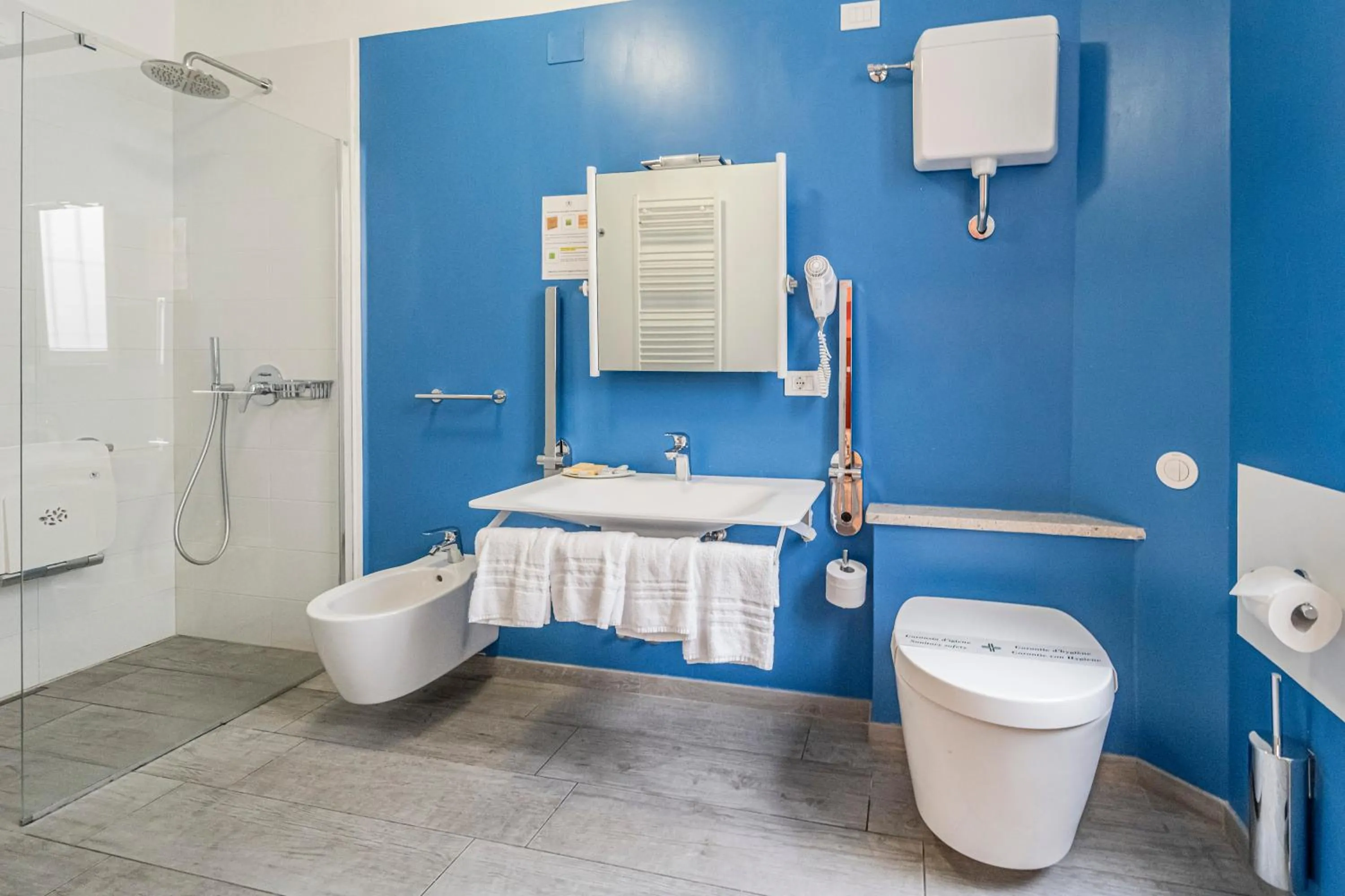 Shower in Hotel Italia