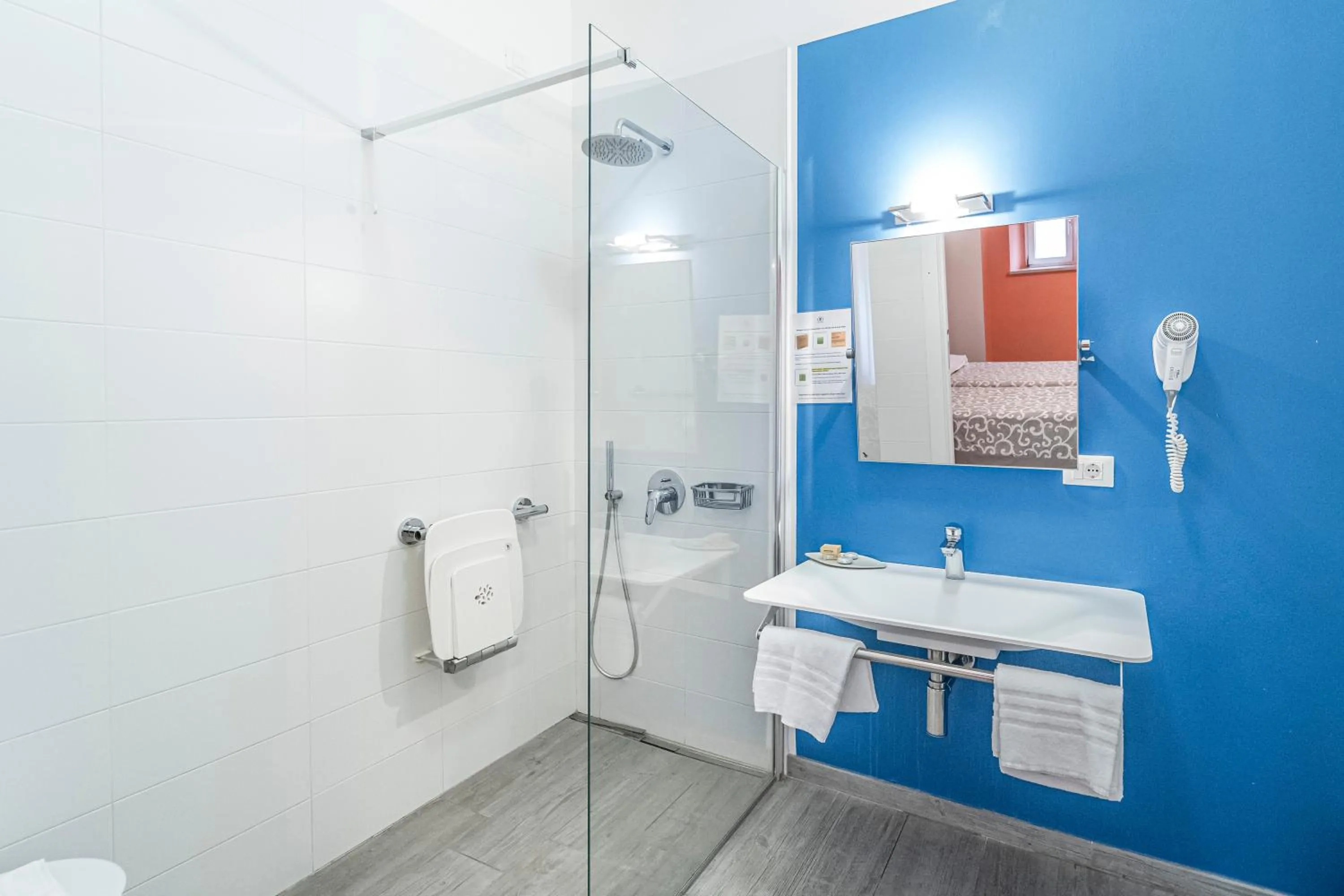 Shower in Hotel Italia