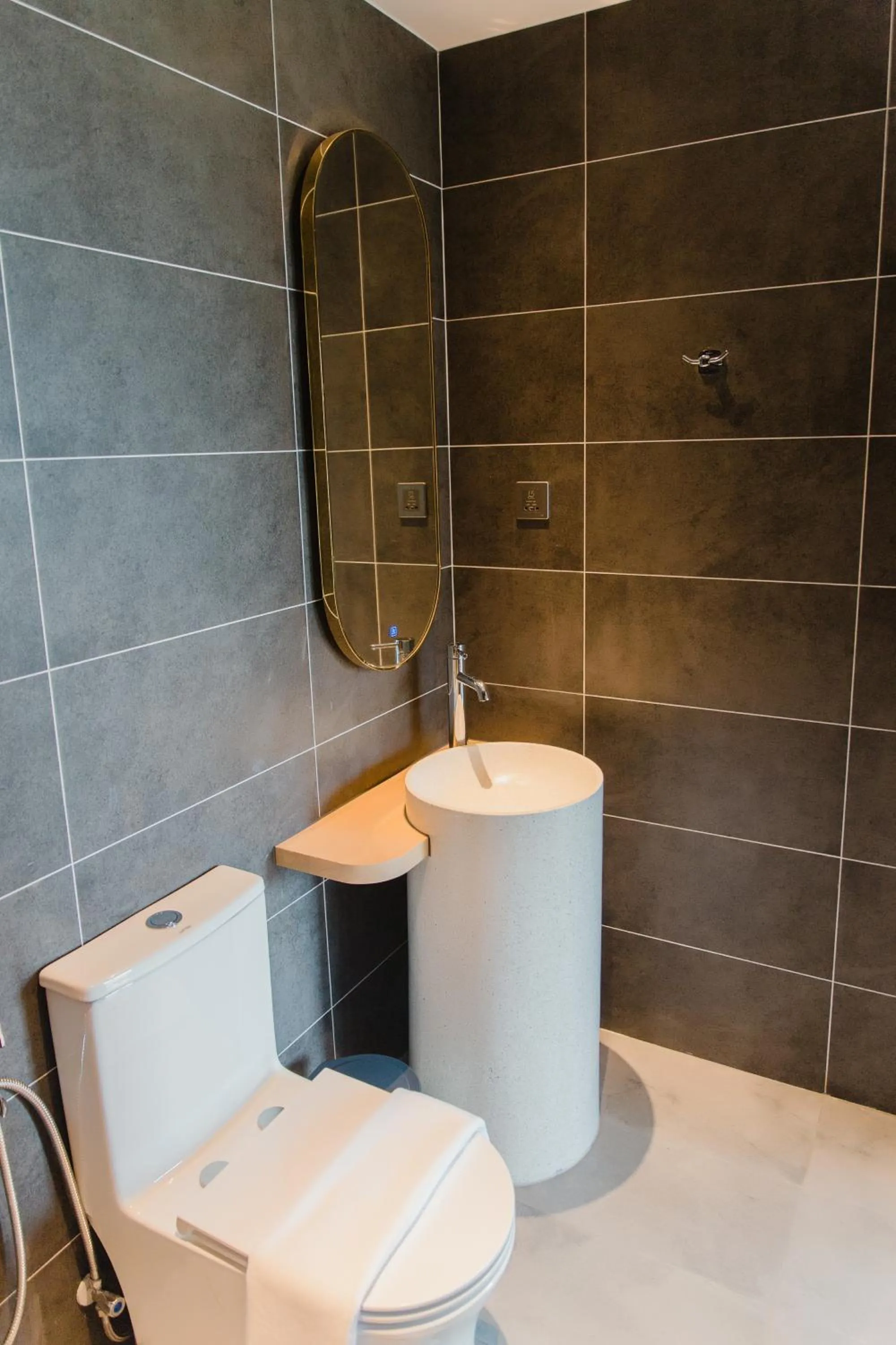 Bathroom in SHI HOUSE by Haviland