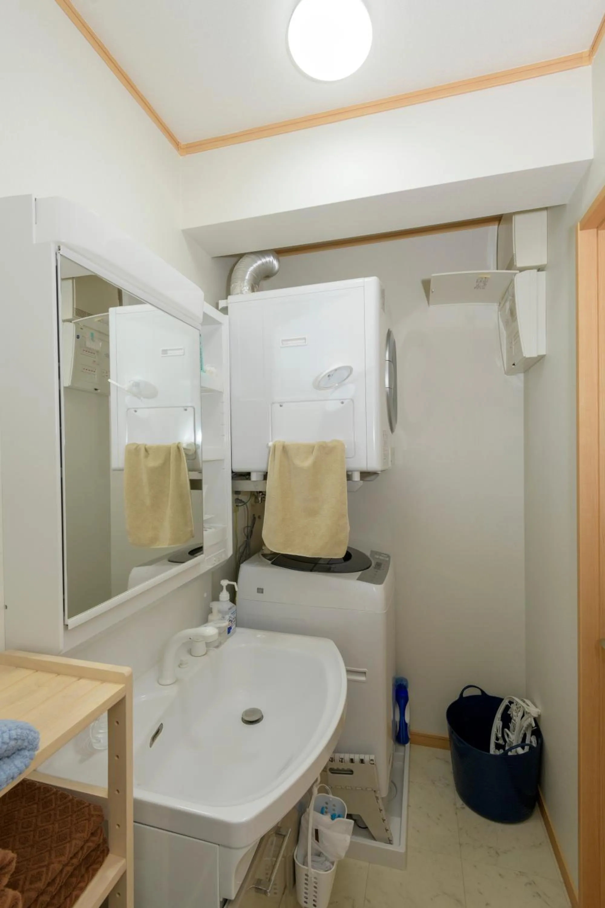 washing machine in WhiteShisa