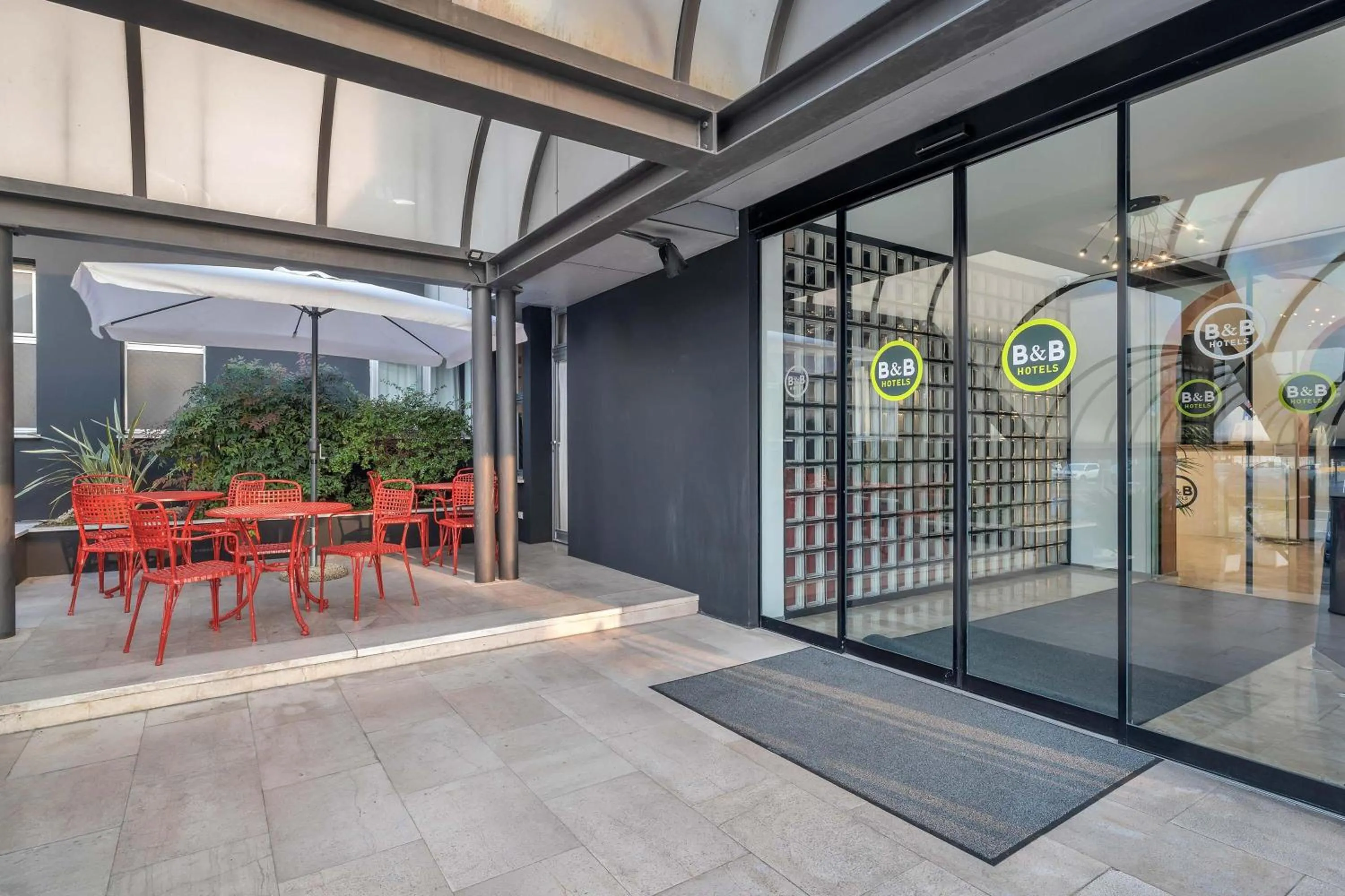 Lobby or reception in B&B HOTEL Treviso Al Fogher