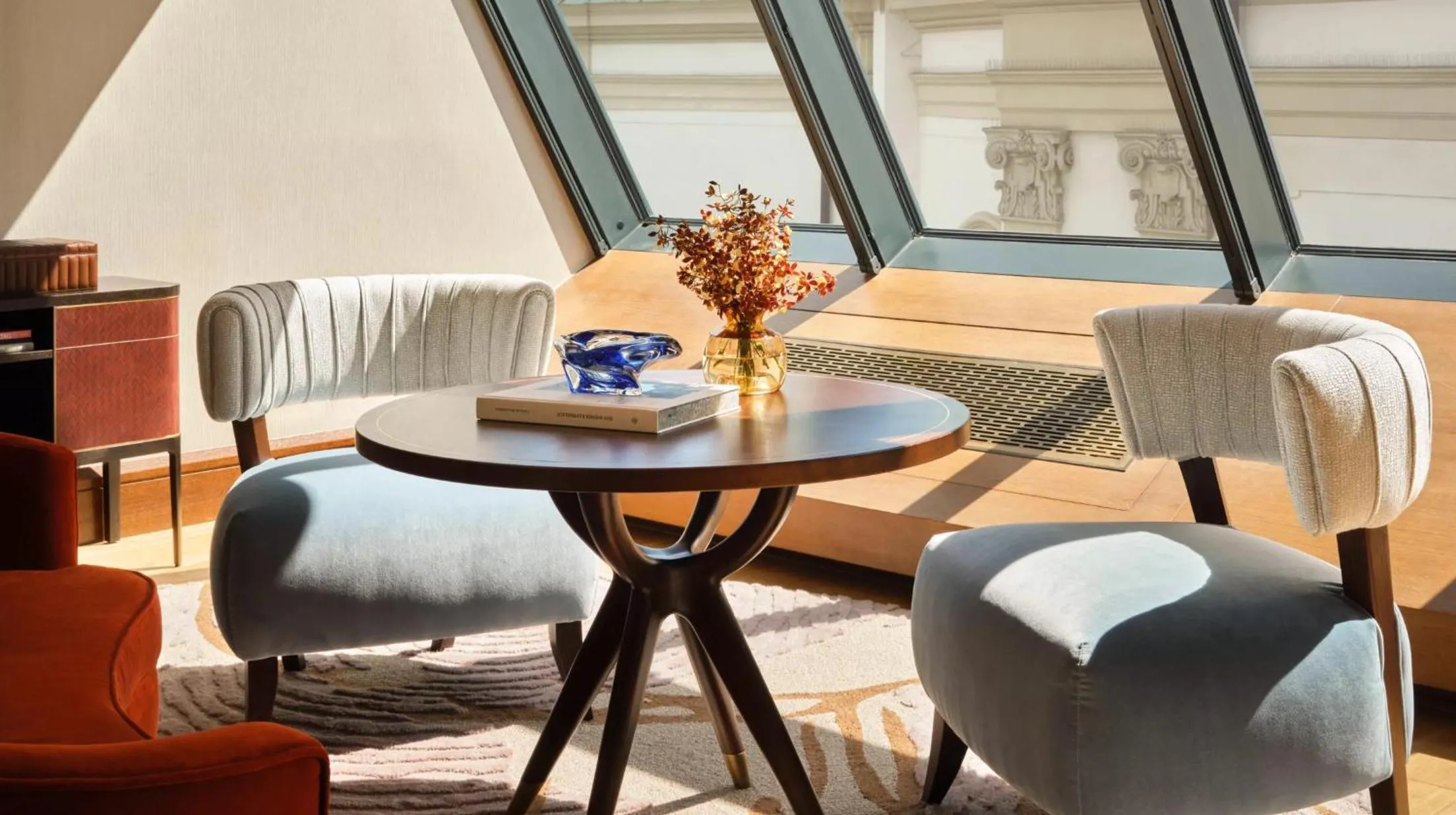 Seating area in Rosewood Vienna