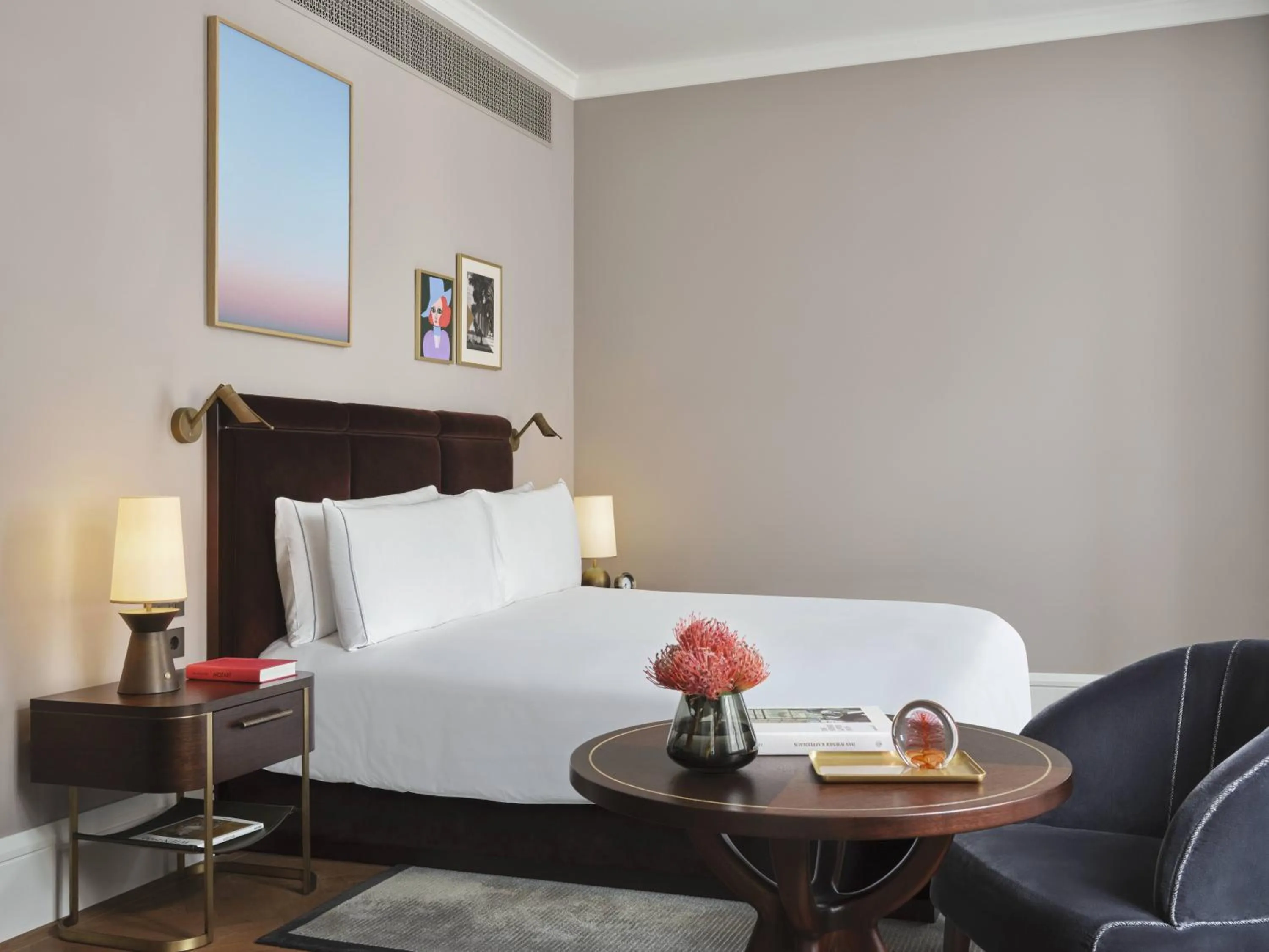 Bedroom, Bed in Rosewood Vienna