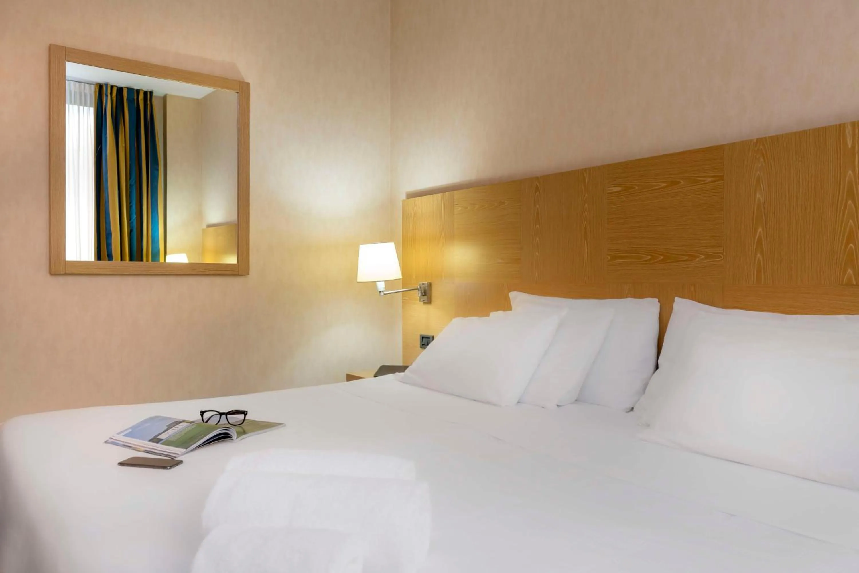 Bedroom, Bed in Best Western Cavalieri Della Corona