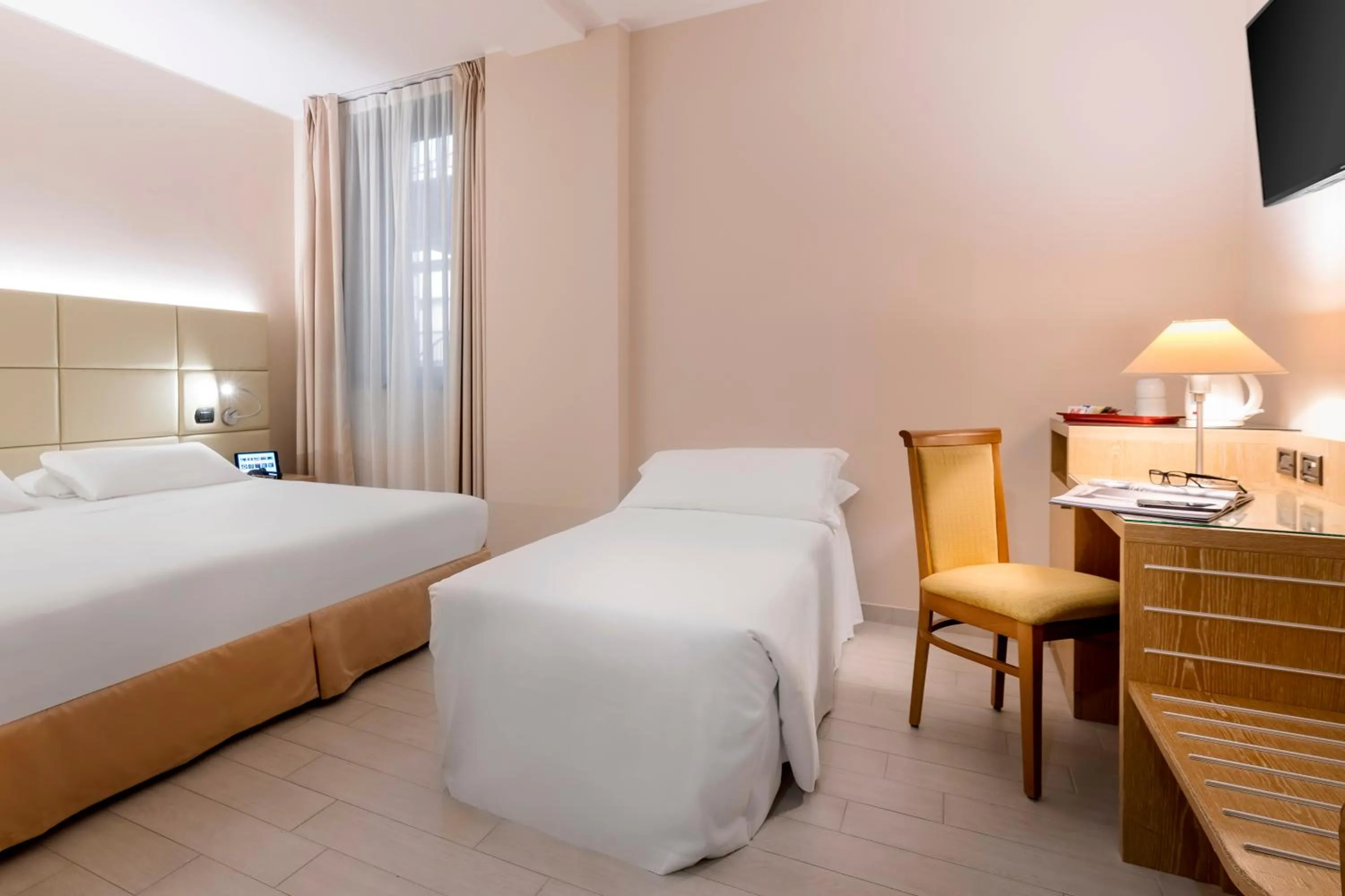 Bedroom, Bed in Best Western Cavalieri Della Corona