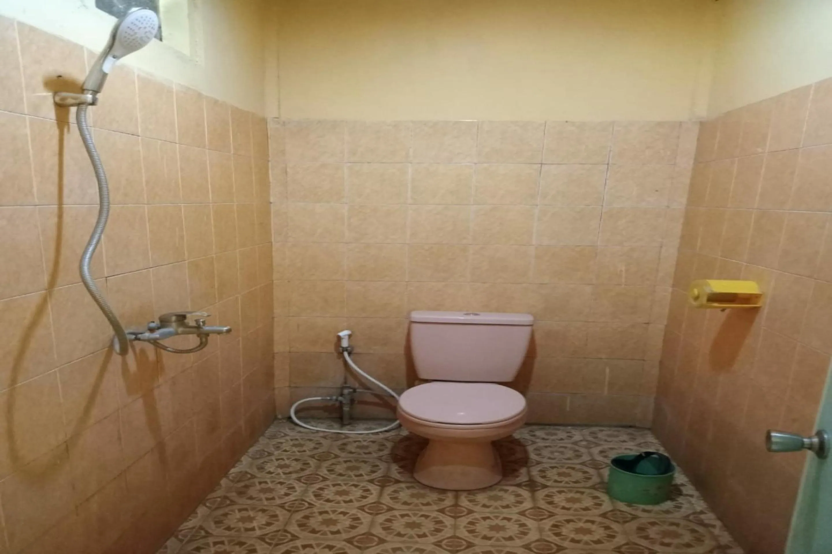 Bathroom in Hotel O Kelimutu Eco VillageNearMurundao Waterfall