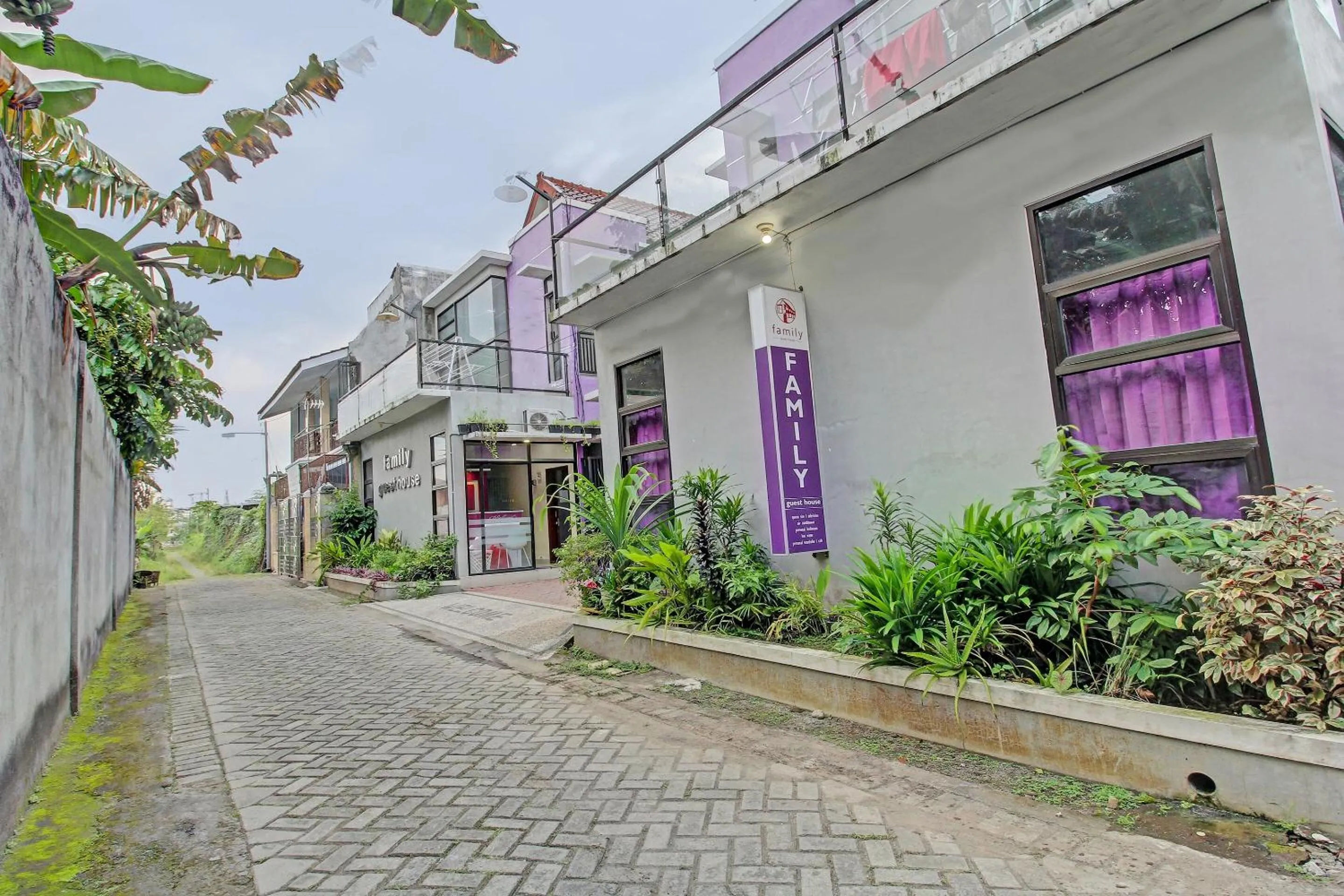 Facade/entrance in Hotel O Family Guest House Syariah
