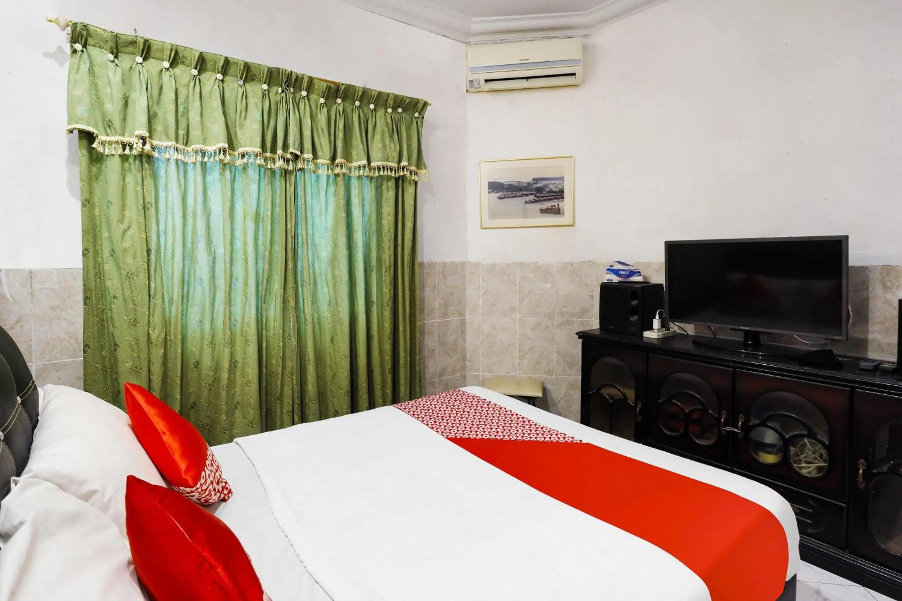 Bedroom, Bed in Hotel O Manisee 1 Homestay Syariah