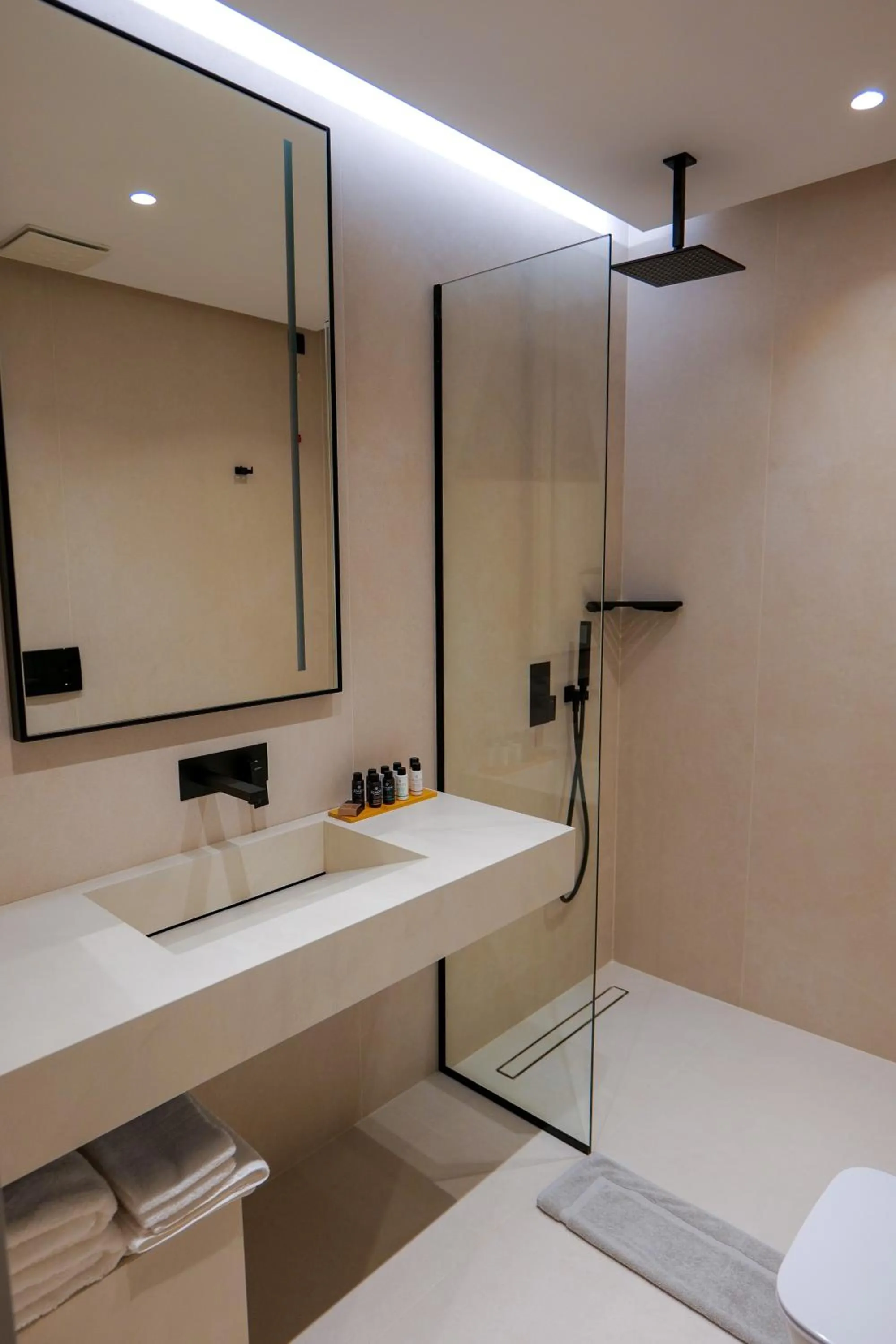 Shower in AL'YACHT Premium Hotel