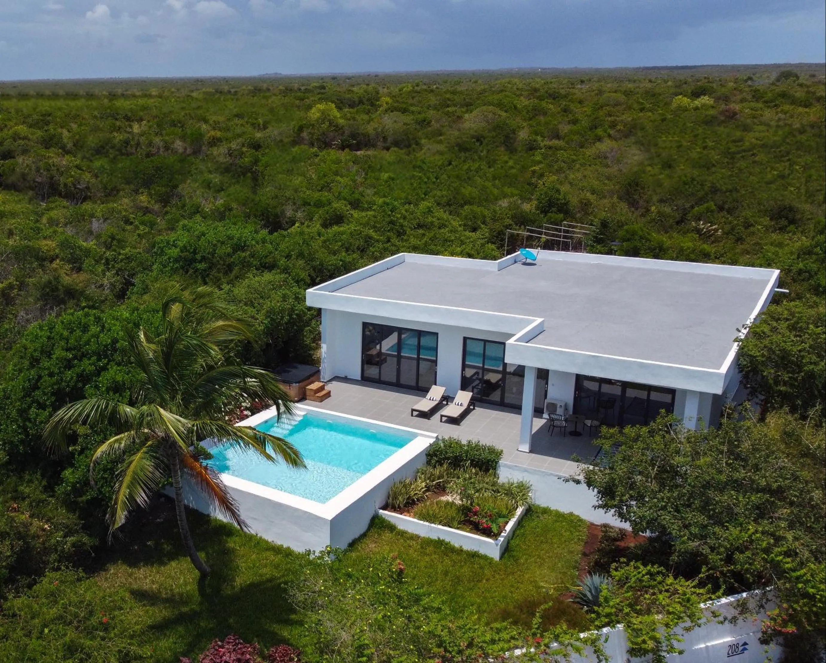 Hot Tub in Safira Blu Luxury Resort & Villas