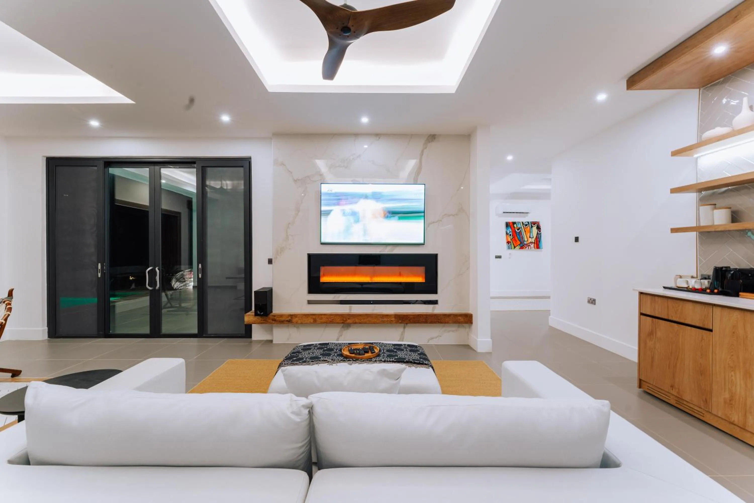 TV and multimedia in Safira Blu Luxury Resort & Villas