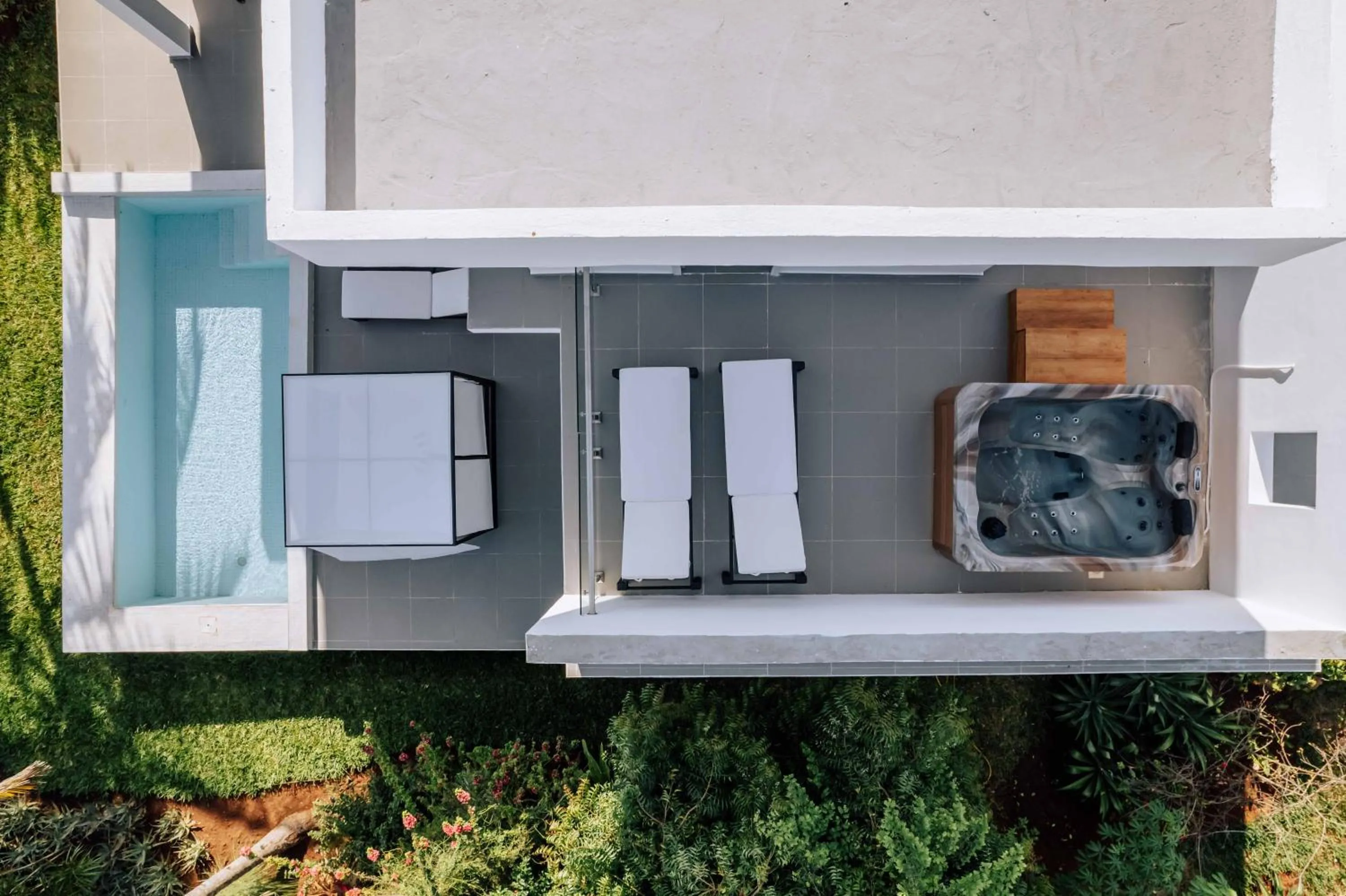 Hot Tub in Safira Blu Luxury Resort & Villas