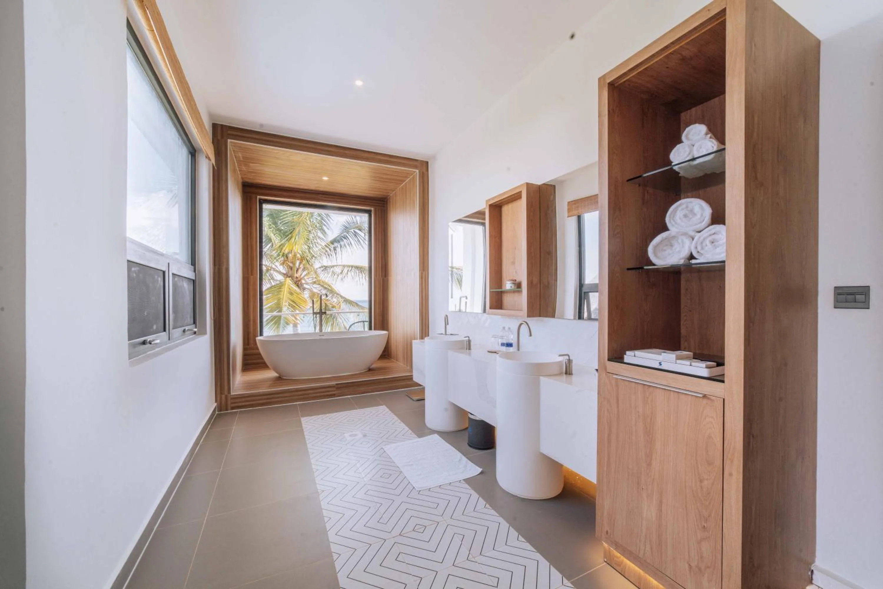 Bathroom, Bed in Safira Blu Luxury Resort & Villas