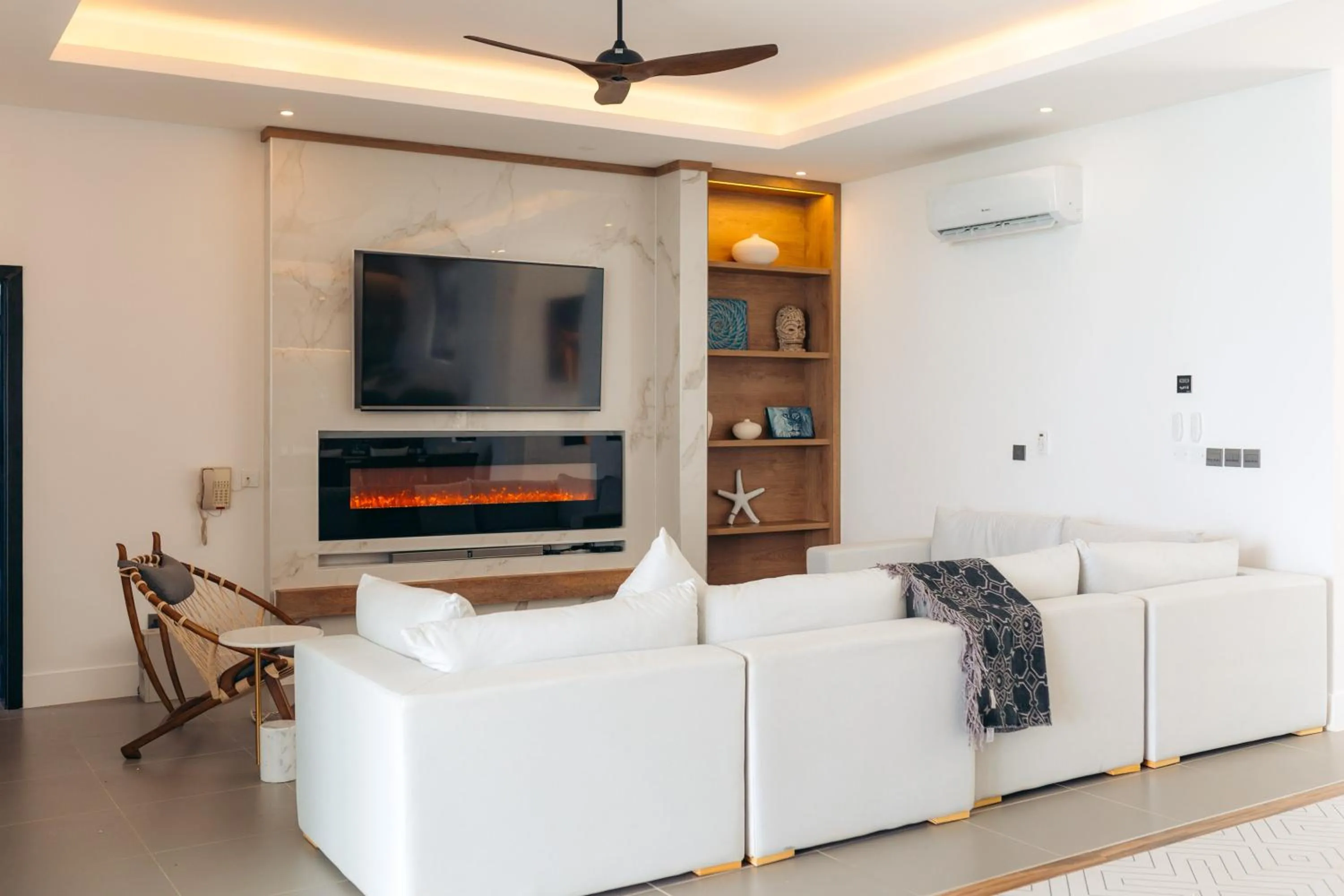 TV and multimedia in Safira Blu Luxury Resort & Villas