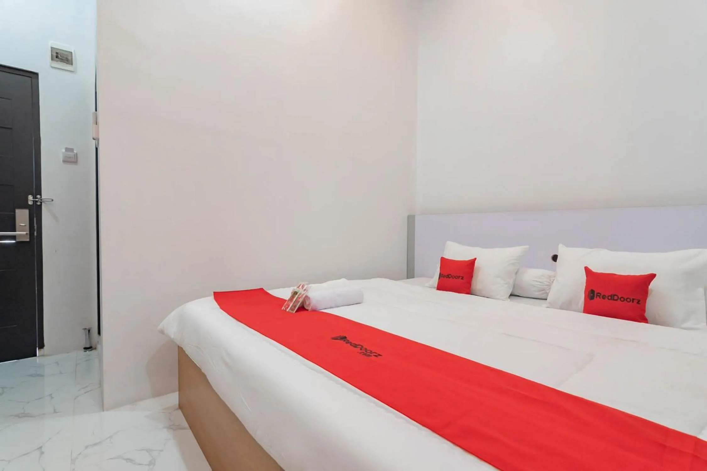 Bedroom, Bed in RedDoorz Syariah @ Tanggeung