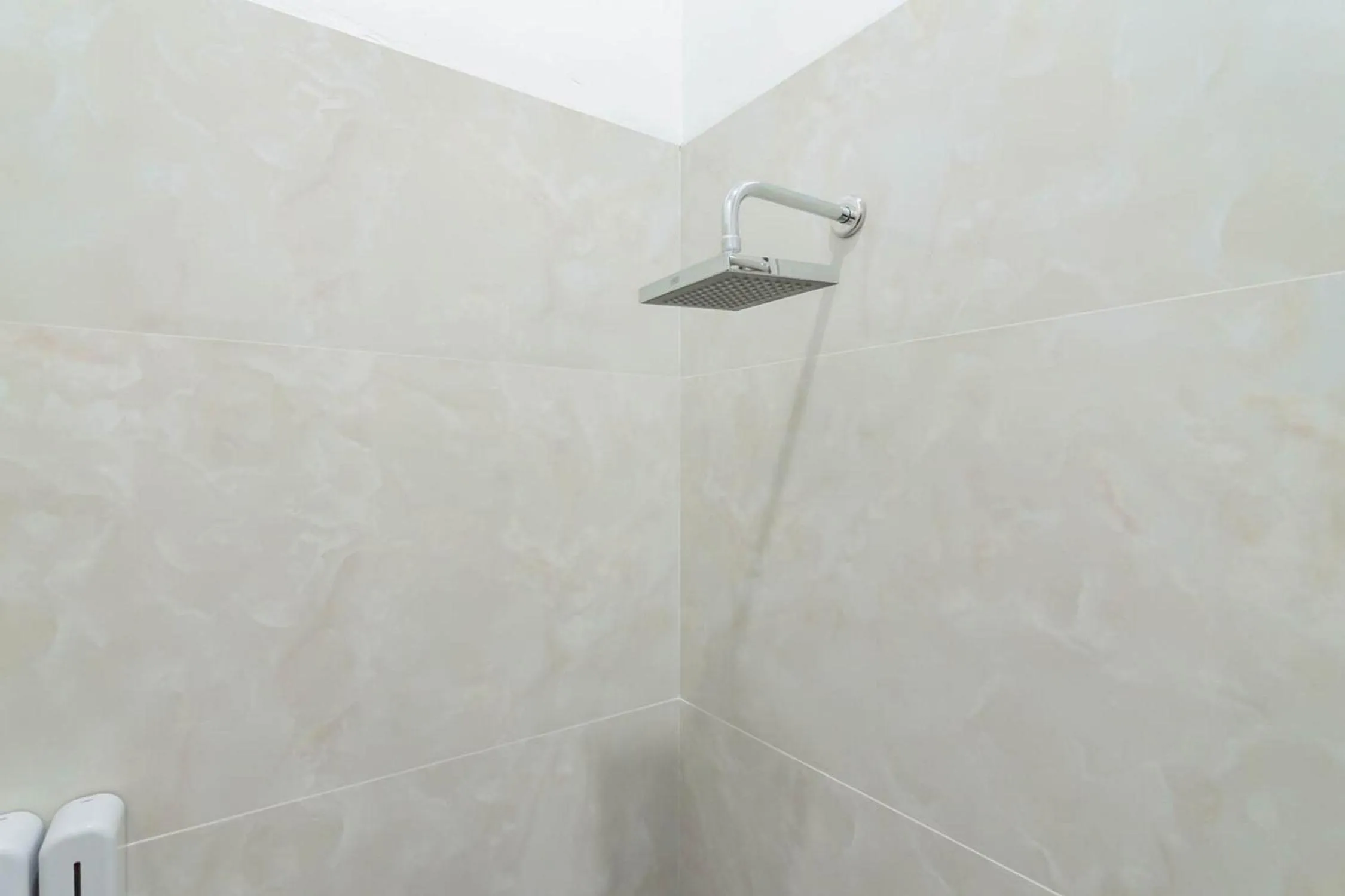 Bathroom in RedDoorz Syariah @ Tanggeung