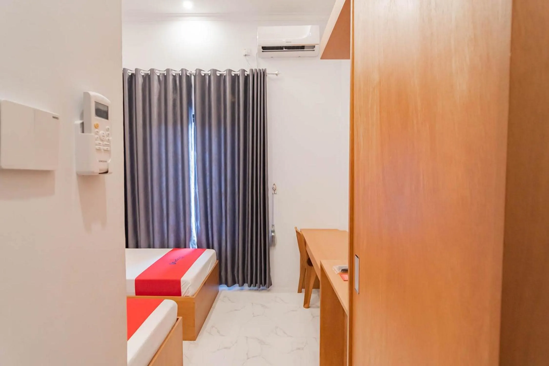 Bedroom, Bed in RedDoorz Syariah @ Tanggeung