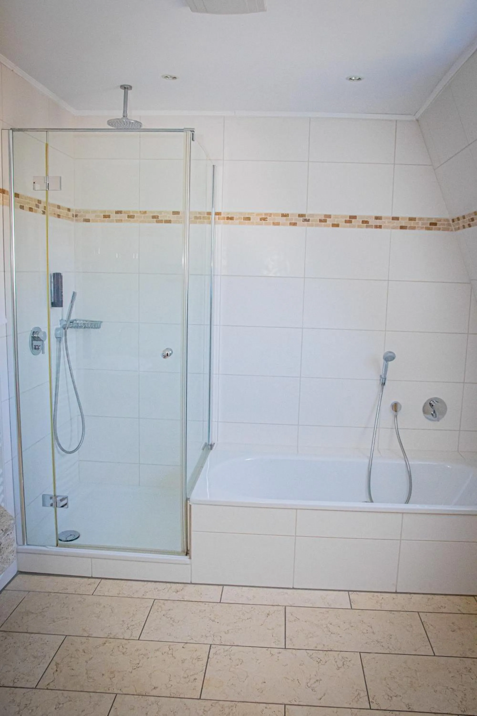 Shower in Gästehaus an der Oase