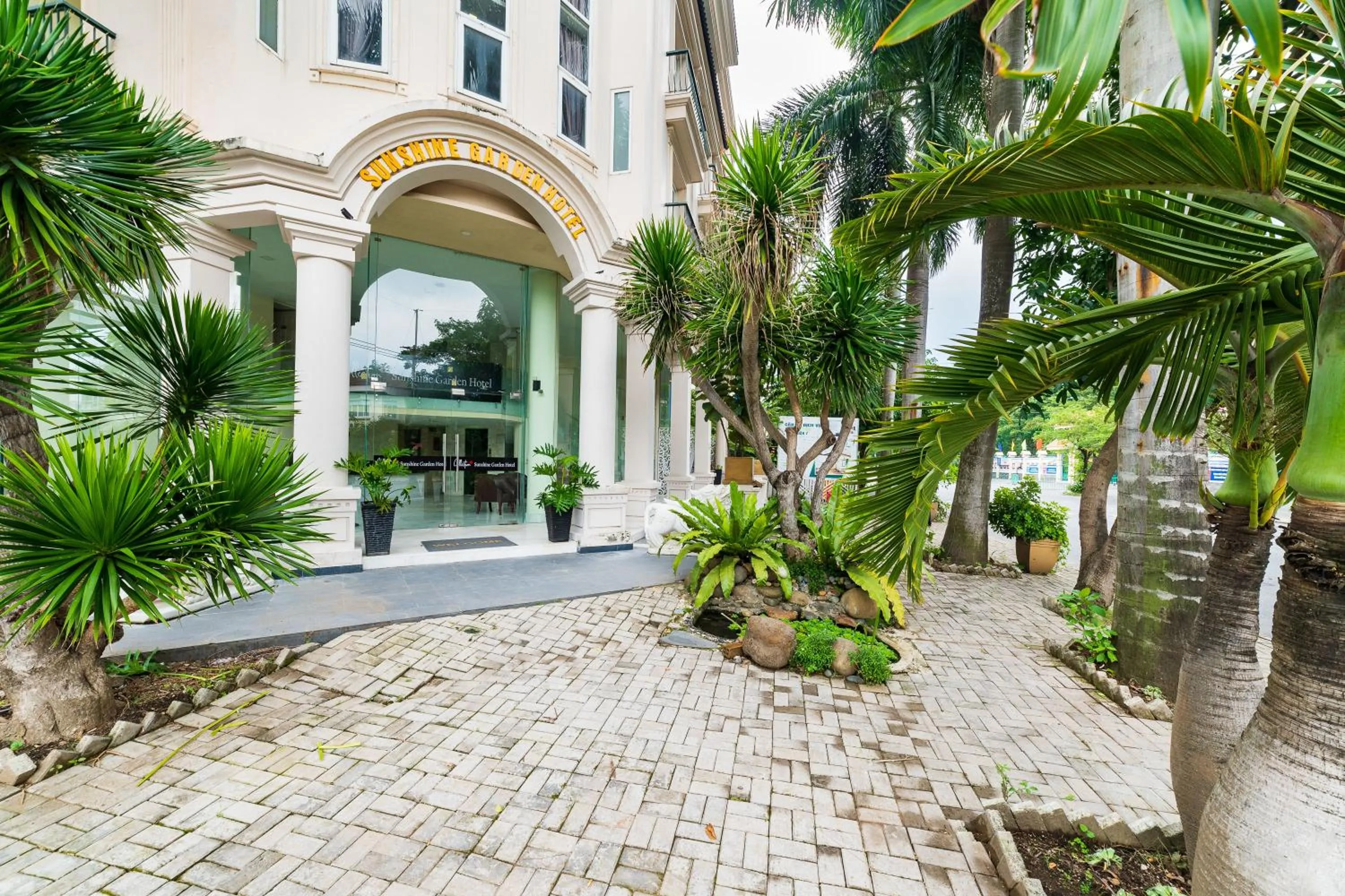 Property building in Collection O Sunshine Garden Hotel