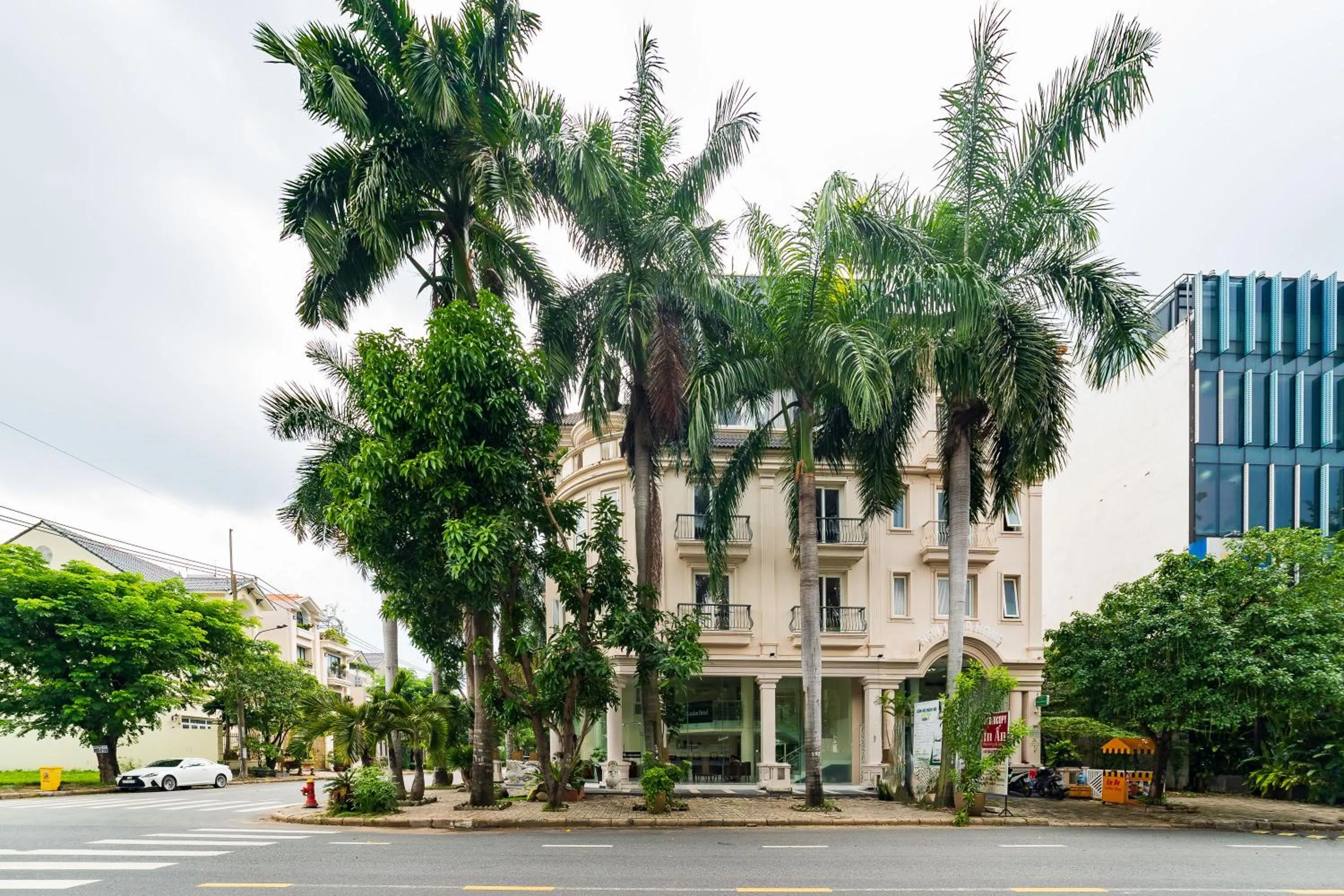 Property building in Collection O Sunshine Garden Hotel