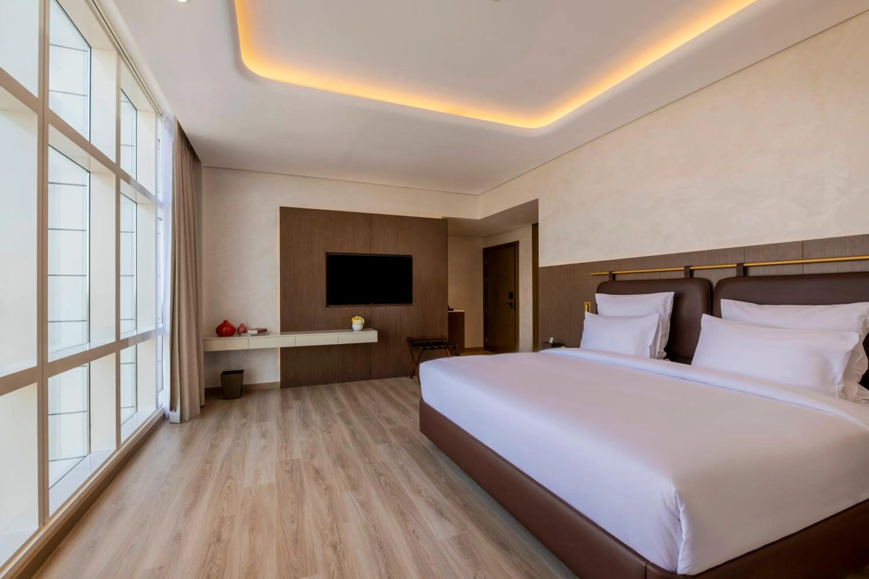Photo of the whole room, Bed in Movenpick Jumeirah Village Triangle