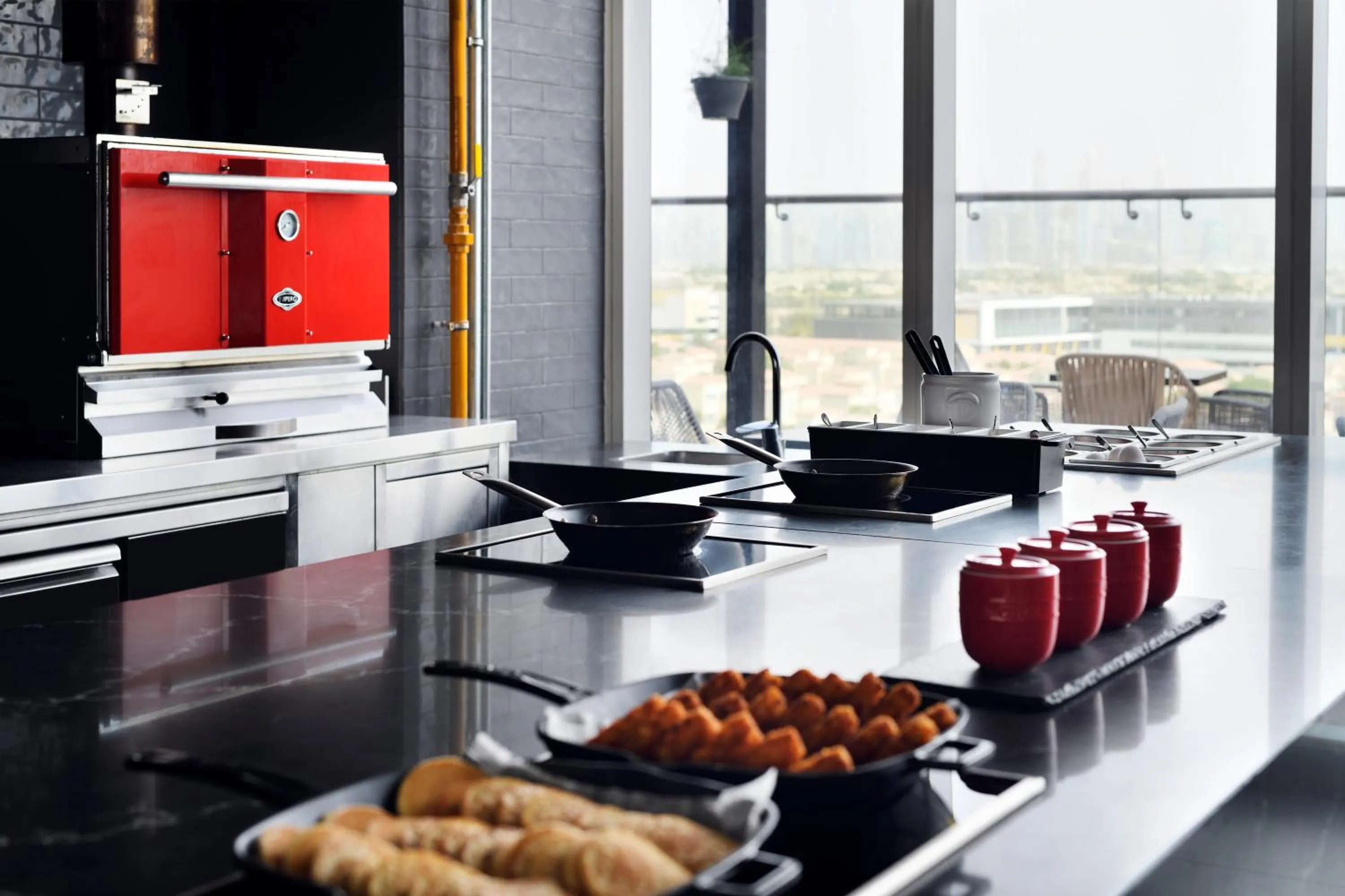 Restaurant/places to eat in Movenpick Jumeirah Village Triangle