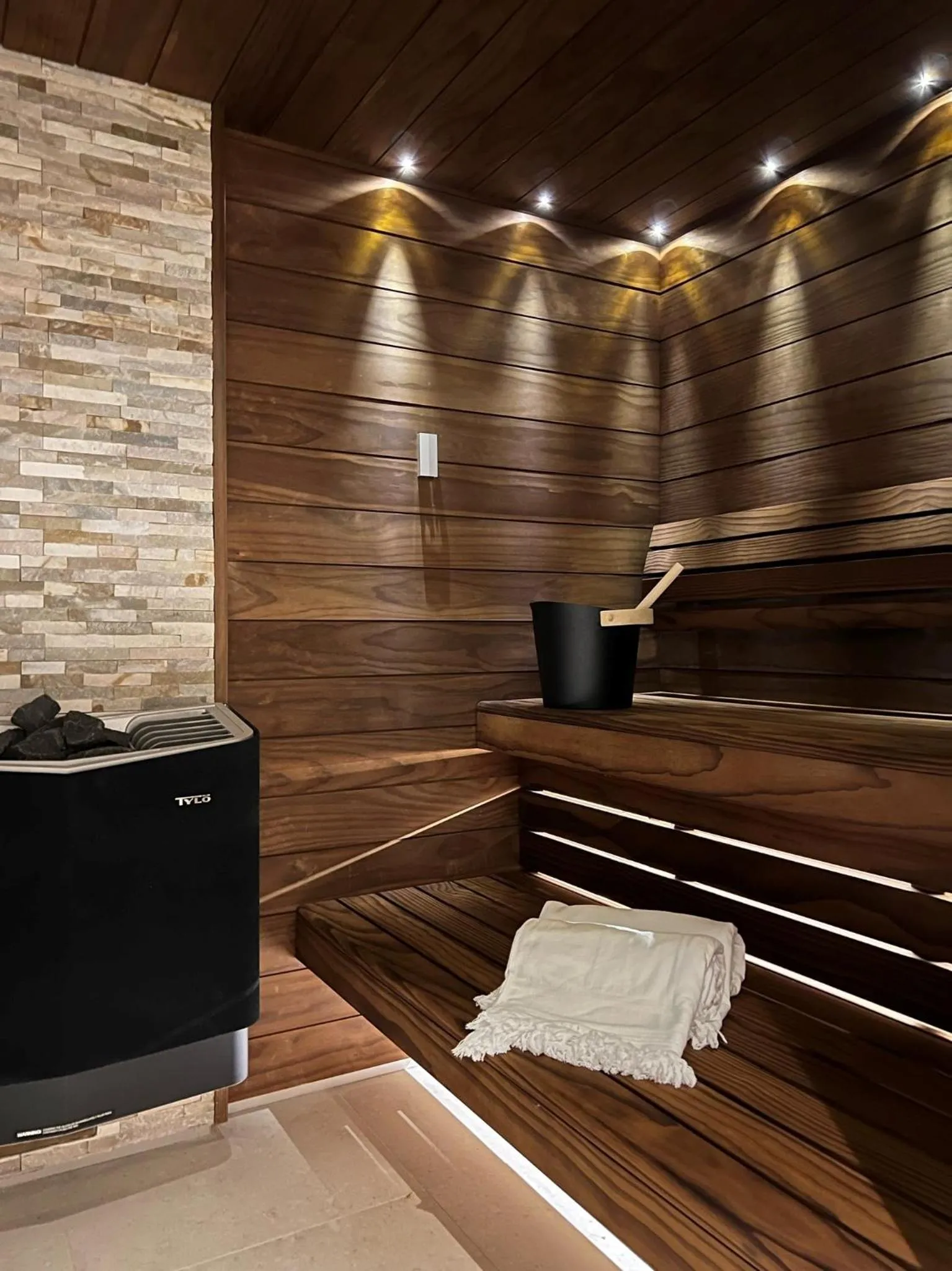 Sauna in Black Door