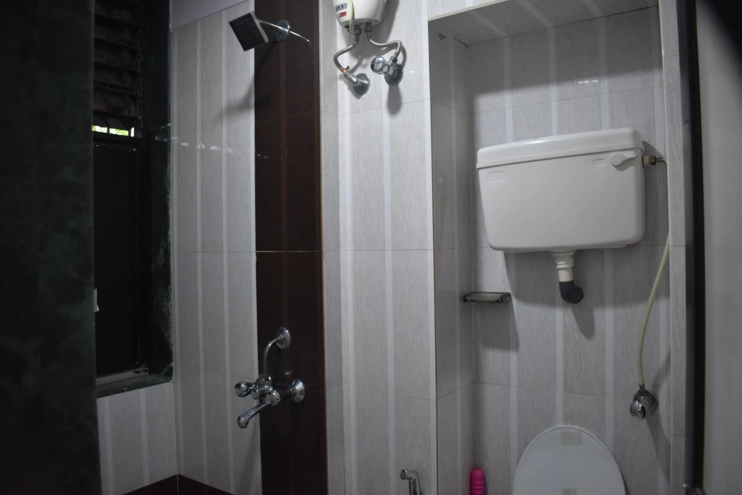 Bathroom in Hotel Sea View - Near Taj Hotel