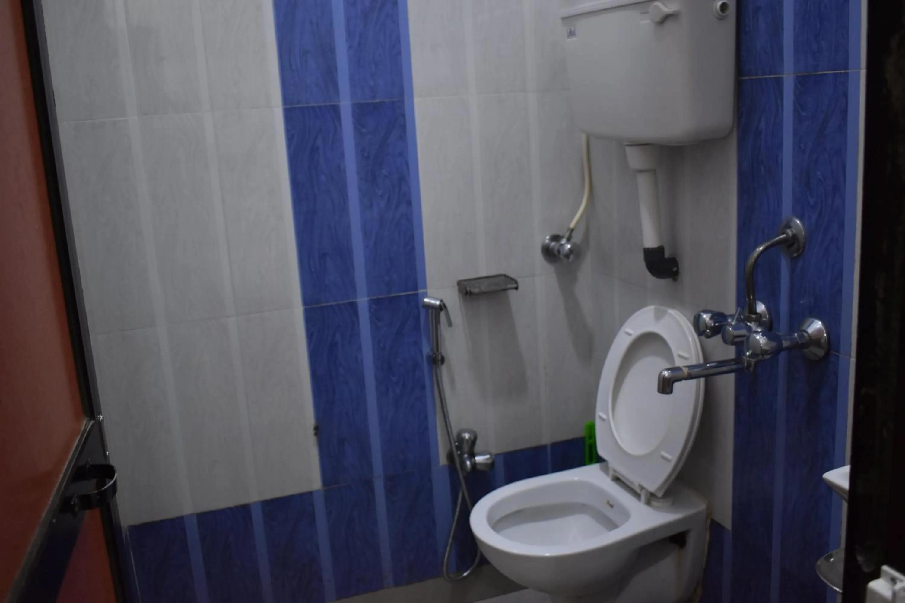 Hotel Sea View - Near Taj Hotel